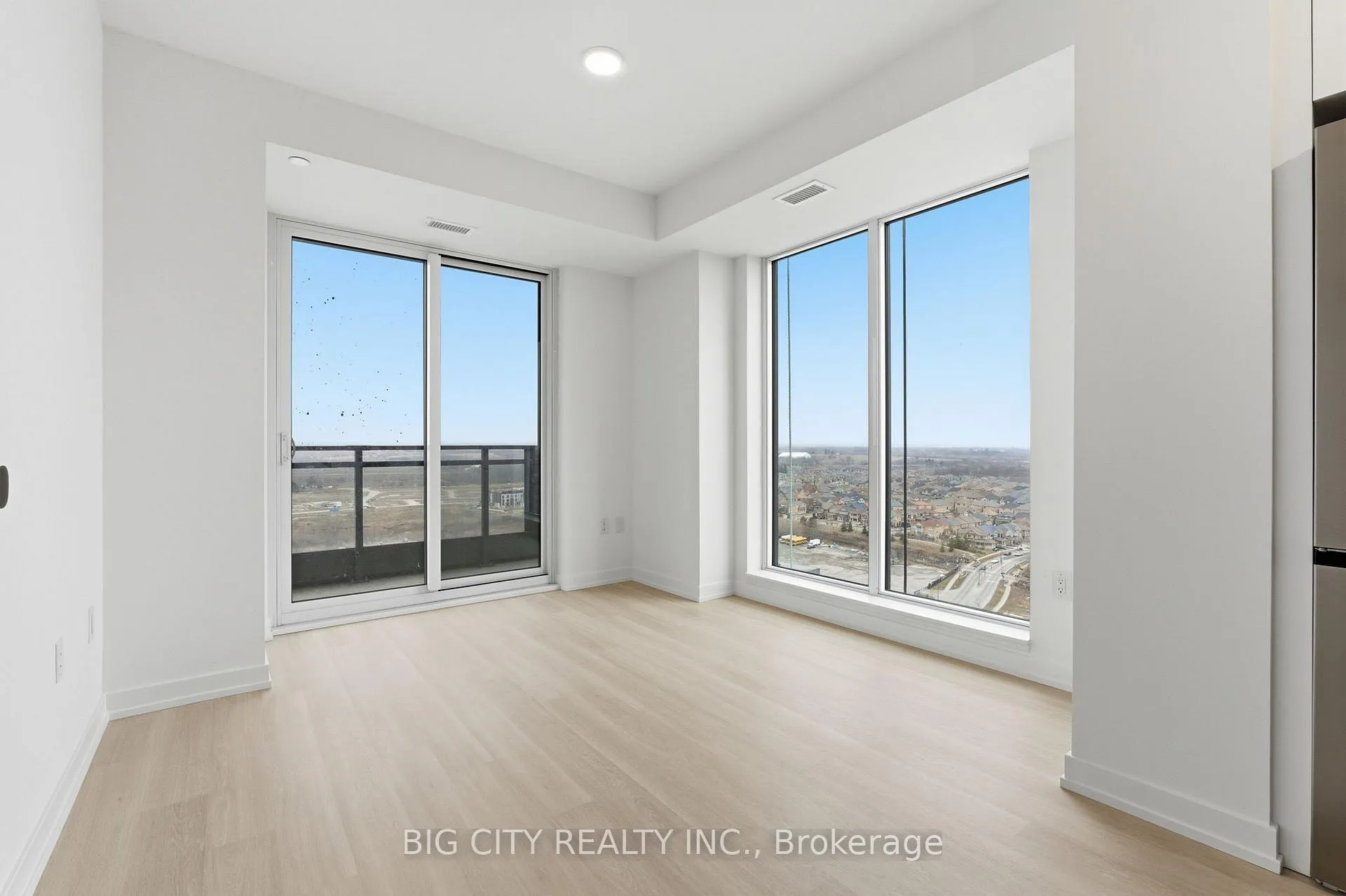 Photo 9 of Unit 2003, 9751 Markham Road, Markham, Greensborough — HOMEH