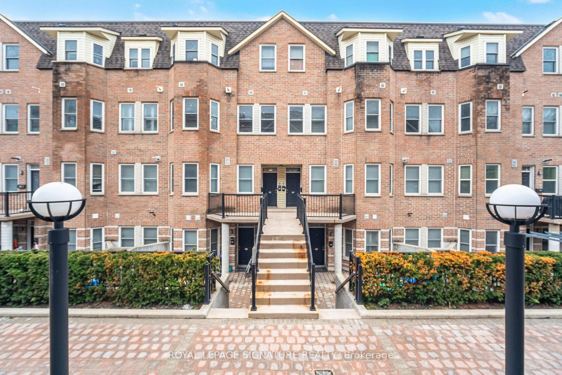 Front of Unit 153, 760 Lawrence Avenue W