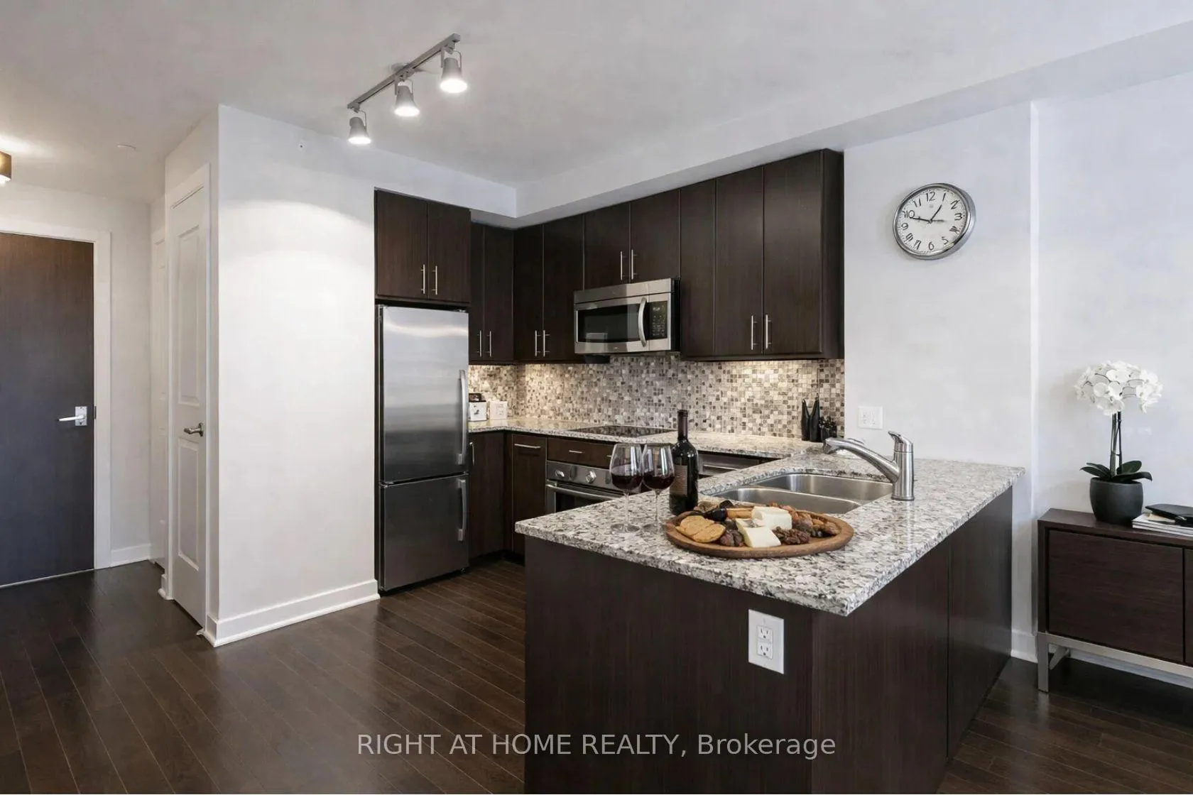 Photo 5 of Unit 301, 1 The Esplanade, Toronto, Waterfront Communities — HOMEH