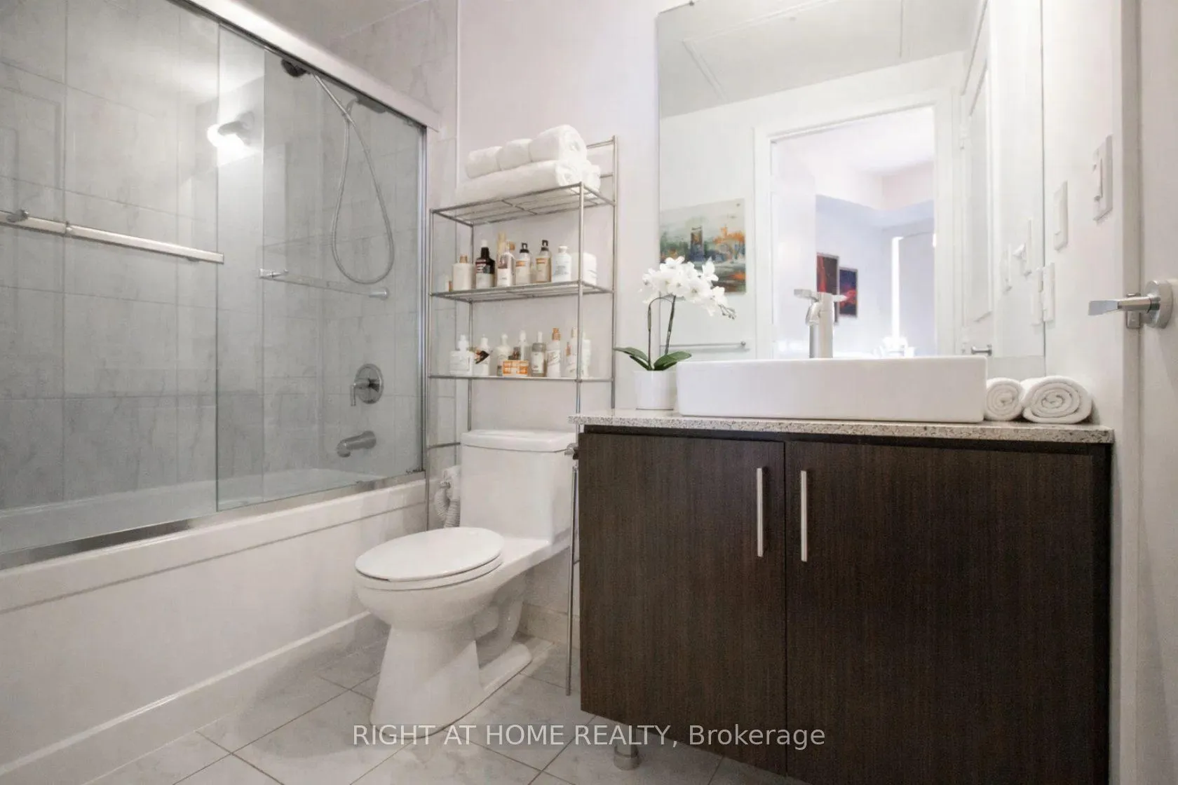 Photo 10 of Unit 301, 1 The Esplanade, Toronto, Waterfront Communities — HOMEH