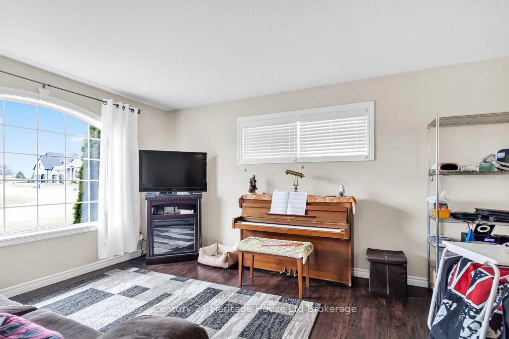 Photo 6 of 69 William Street, Tillsonburg — HOMEH