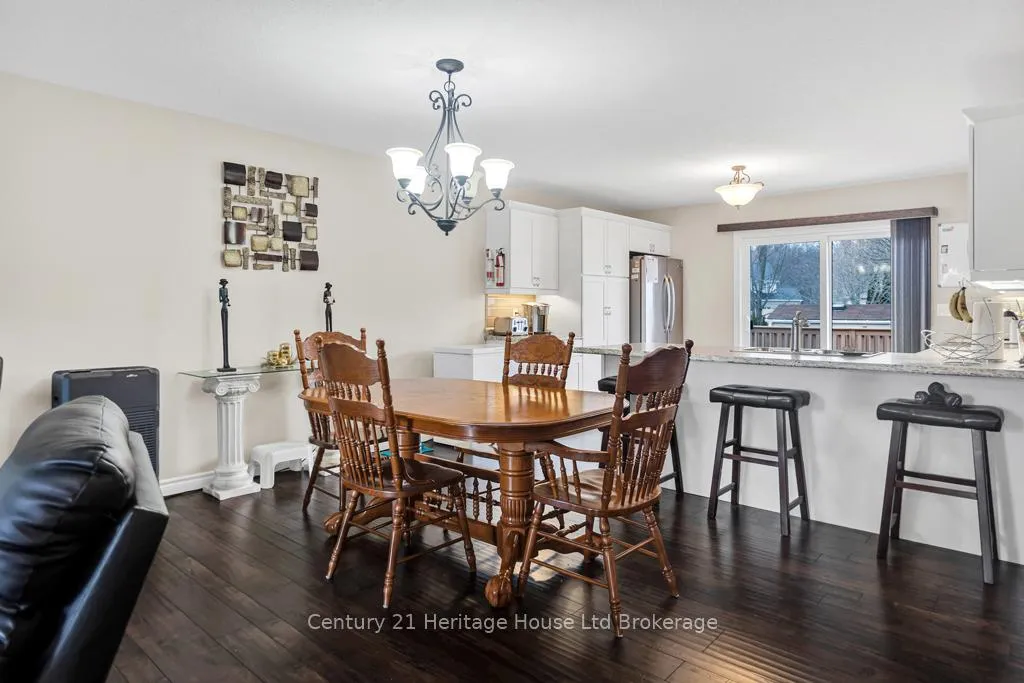 Photo 7 of 69 William Street, Tillsonburg — HOMEH