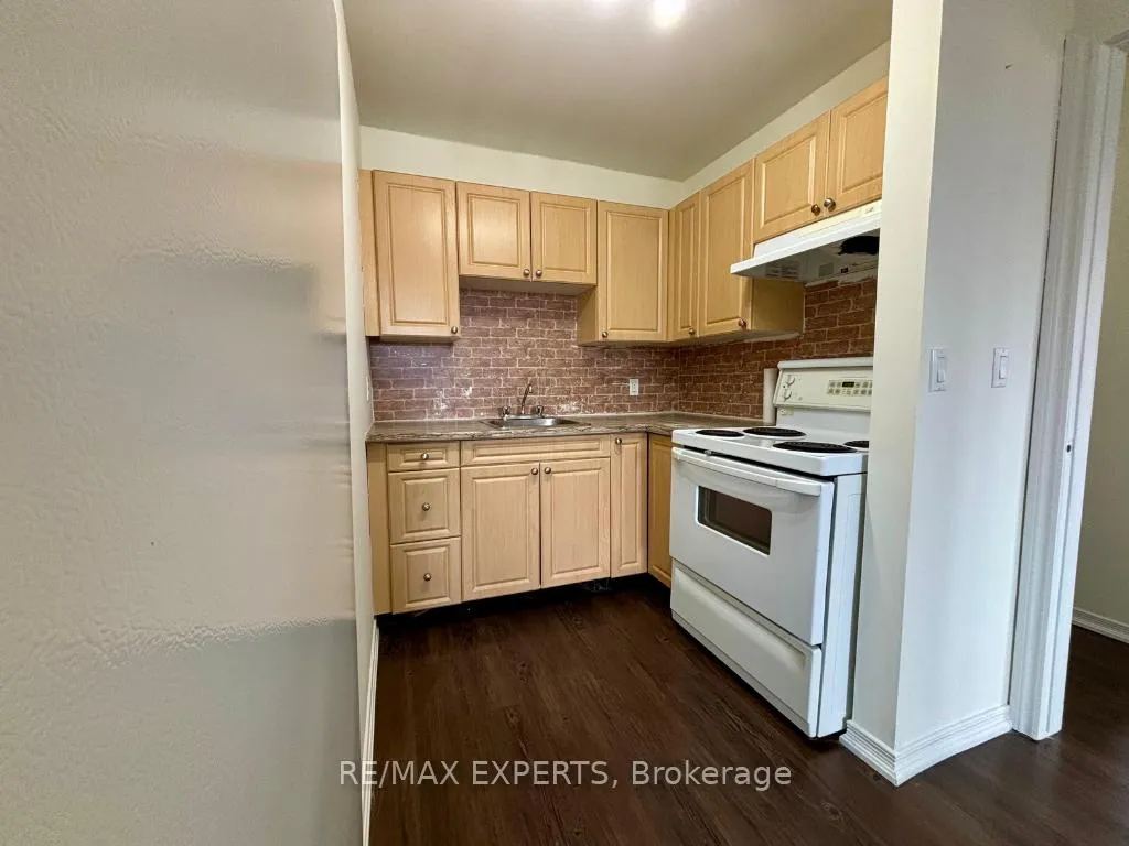 Photo 4 of Unit 2, 5 Ferndale Drive N, Barrie, 400 North — HOMEH