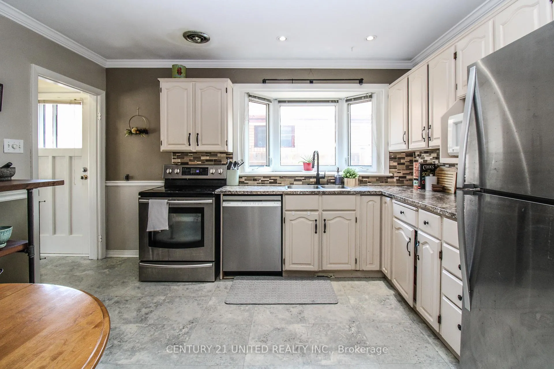 Photo 18 of 953 Oriole Drive, Peterborough, Northcrest Ward 5 — HOMEH