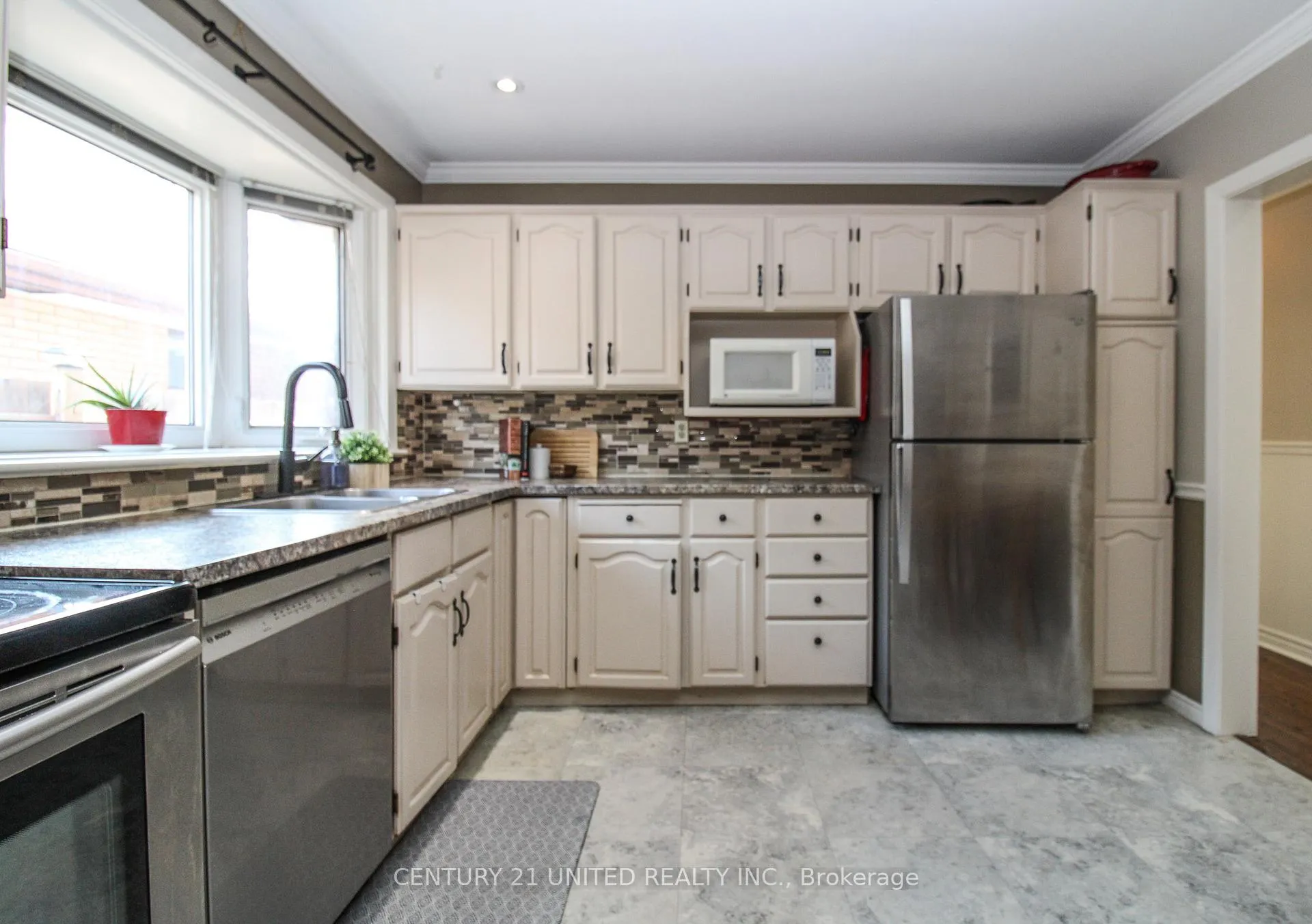 Photo 21 of 953 Oriole Drive, Peterborough, Northcrest Ward 5 — HOMEH
