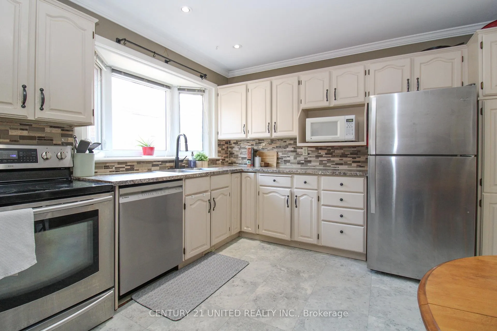 Photo 22 of 953 Oriole Drive, Peterborough, Northcrest Ward 5 — HOMEH