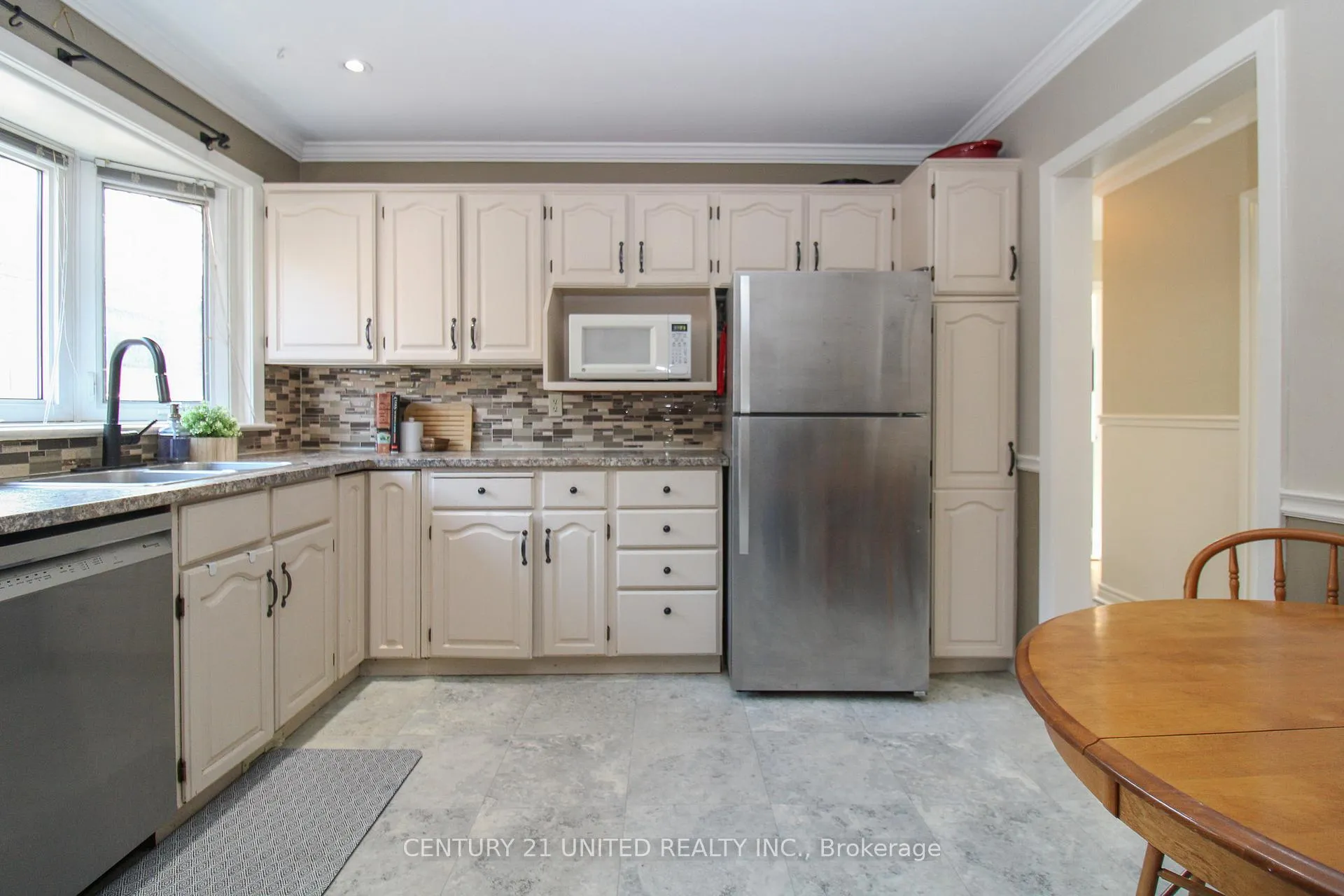 Photo 23 of 953 Oriole Drive, Peterborough, Northcrest Ward 5 — HOMEH