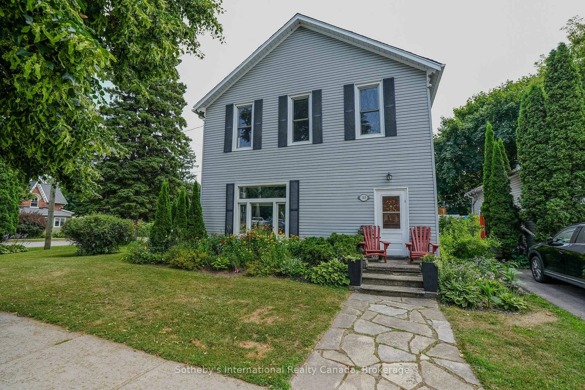 Photo 2 of 103 Bruce Street S, Blue Mountains — HOMEH