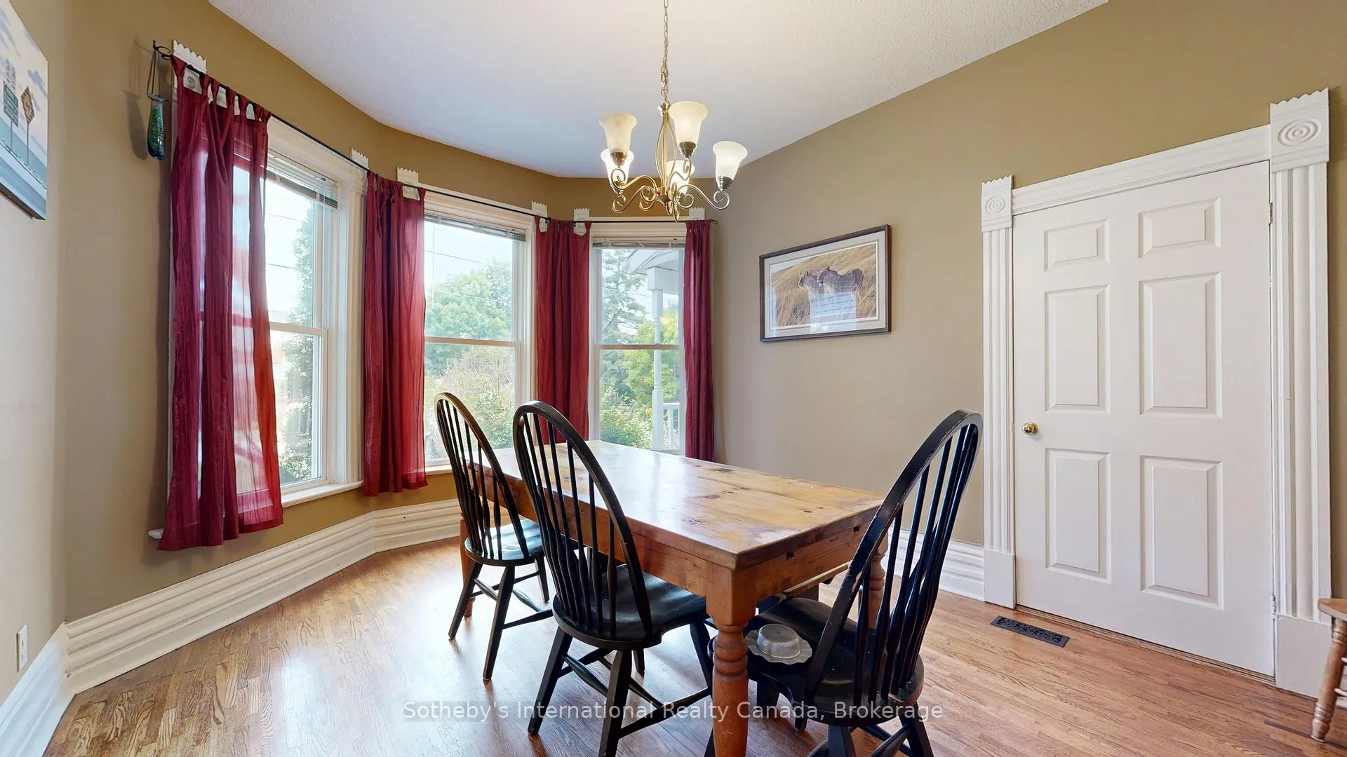 Photo 5 of 103 Bruce Street S, Blue Mountains — HOMEH