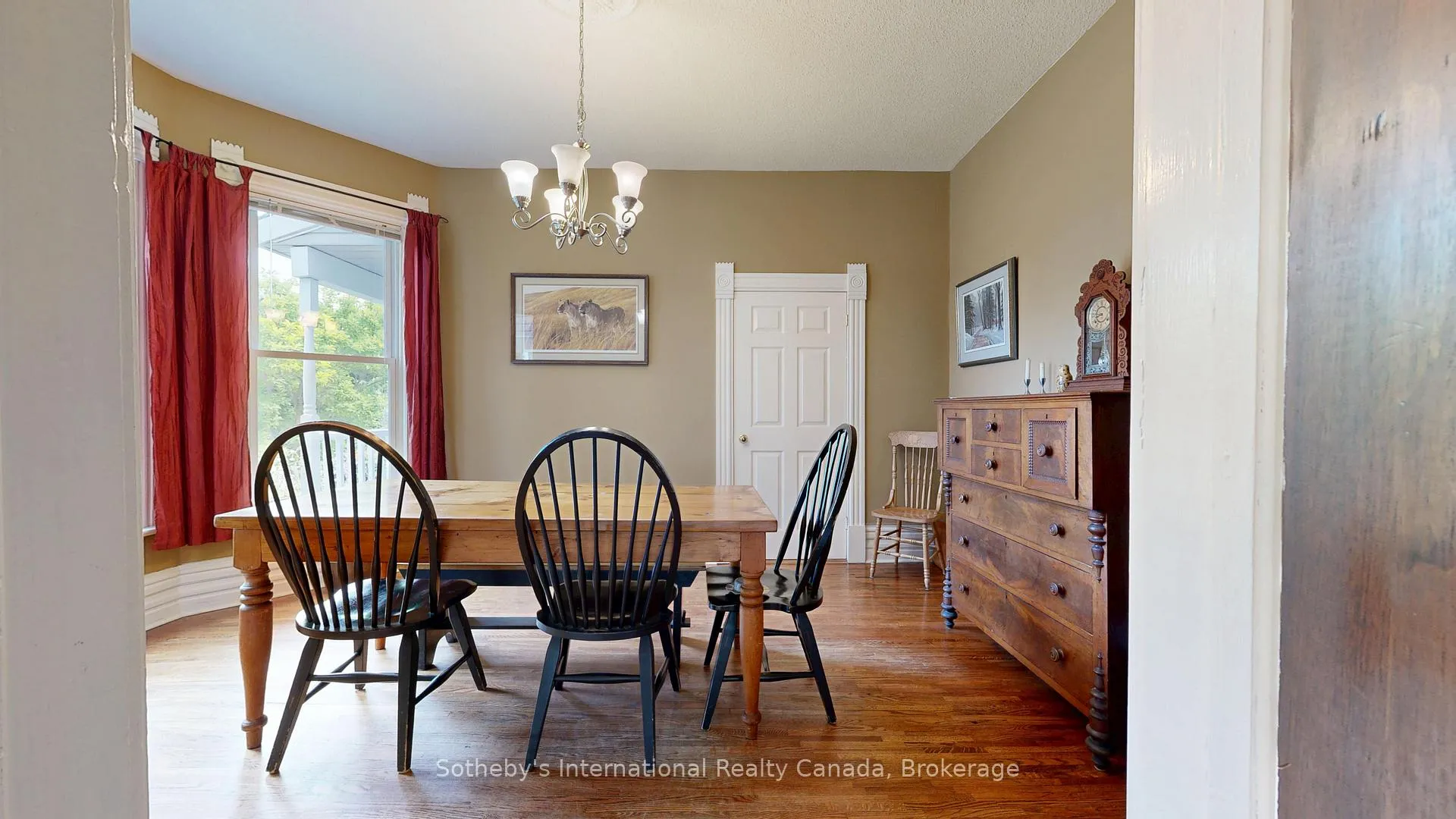 Photo 6 of 103 Bruce Street S, Blue Mountains — HOMEH