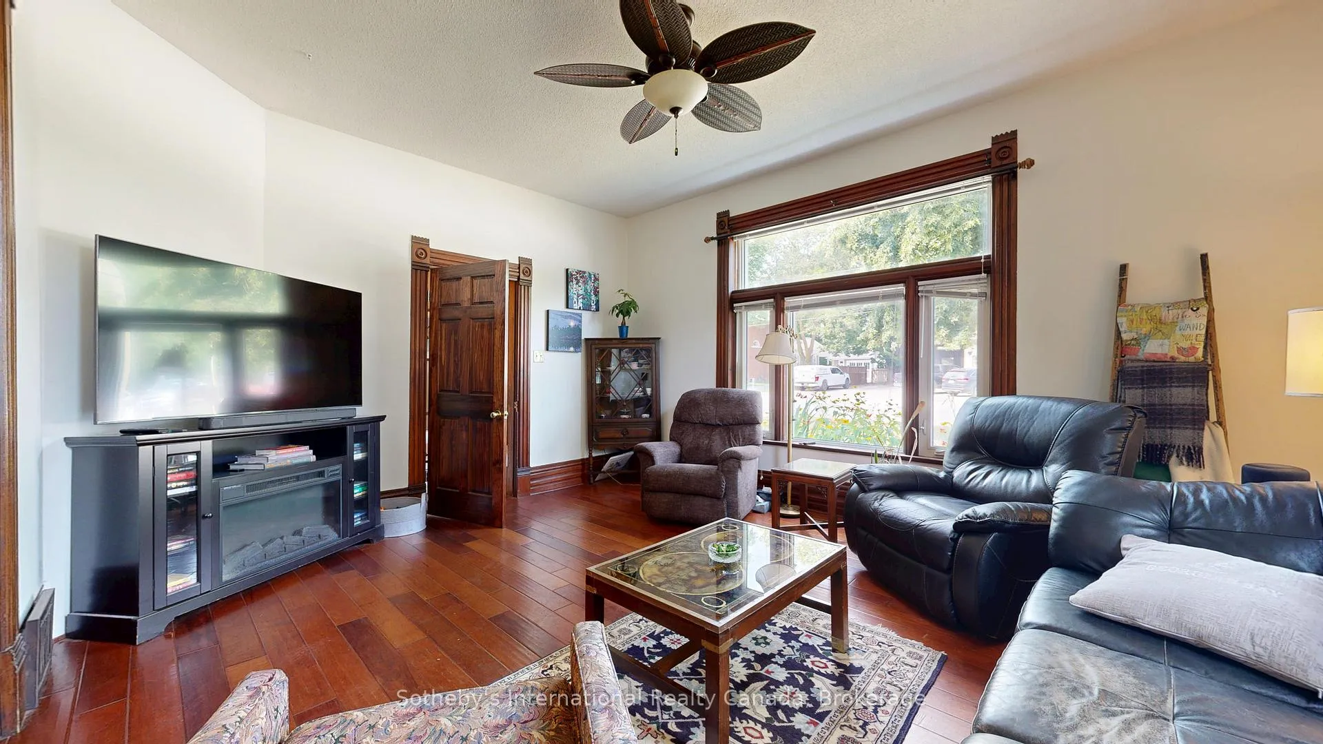 Photo 7 of 103 Bruce Street S, Blue Mountains — HOMEH