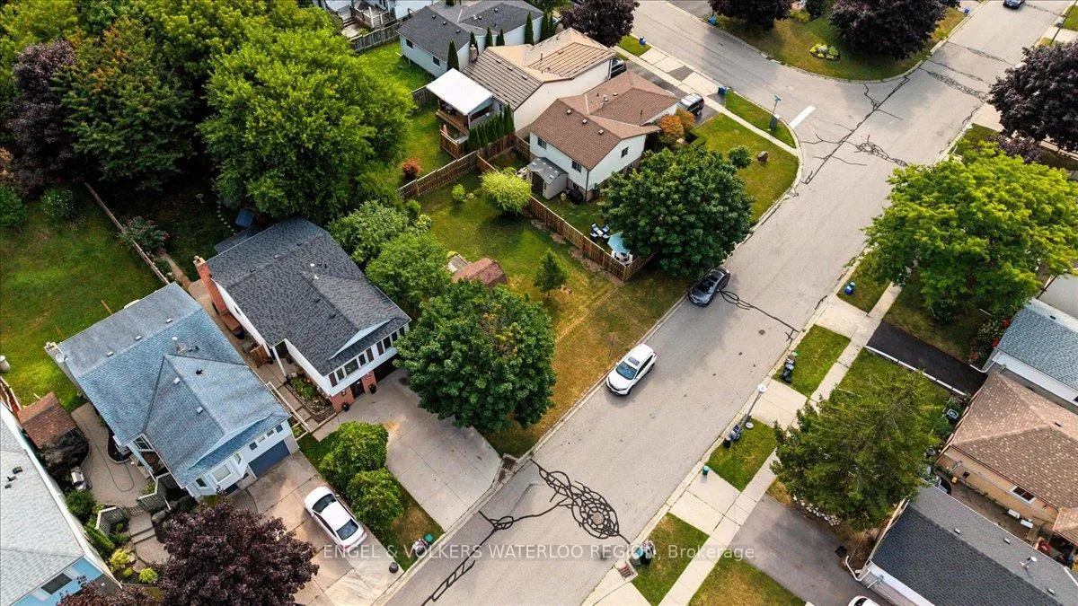 Photo 8 of 71 Bradbury Crescent, Cambridge, Greenway-Chaplin — HOMEH