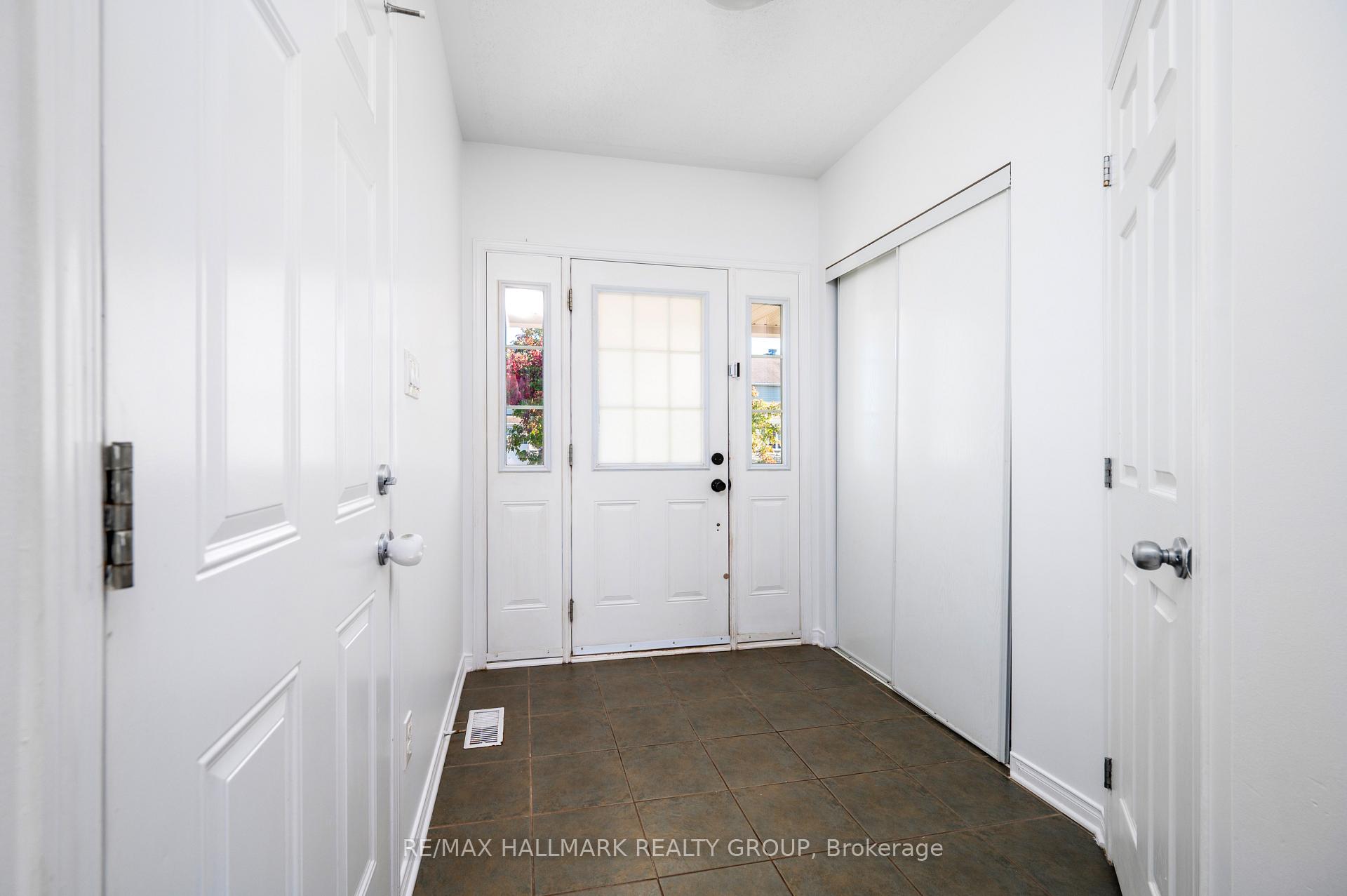 Photo 3 of 306 Tabaret Street, Ottawa, Kanata - Emerald Meadows/Trailwest — HOMEH