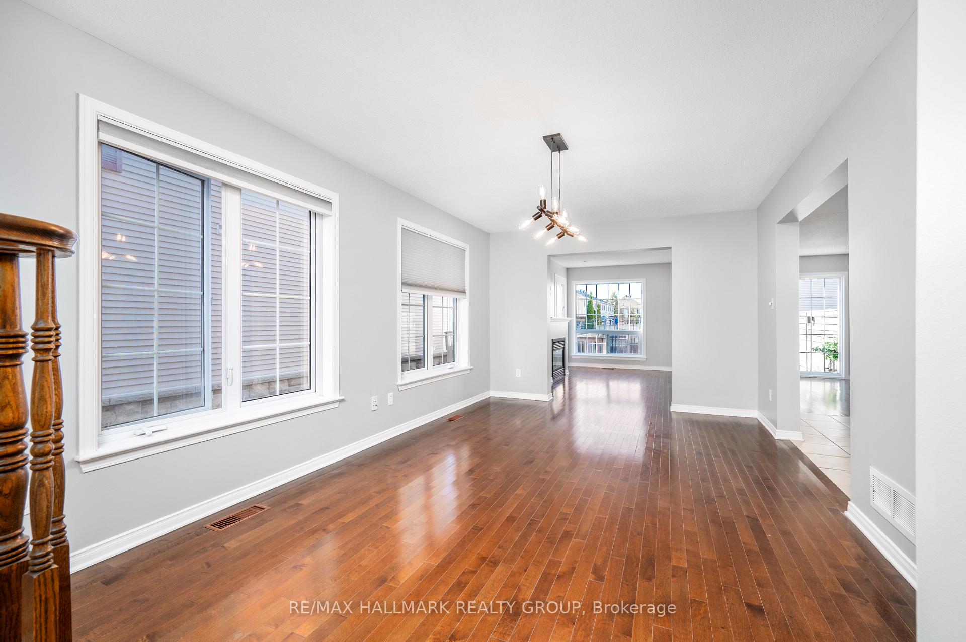 Photo 5 of 306 Tabaret Street, Ottawa, Kanata - Emerald Meadows/Trailwest — HOMEH