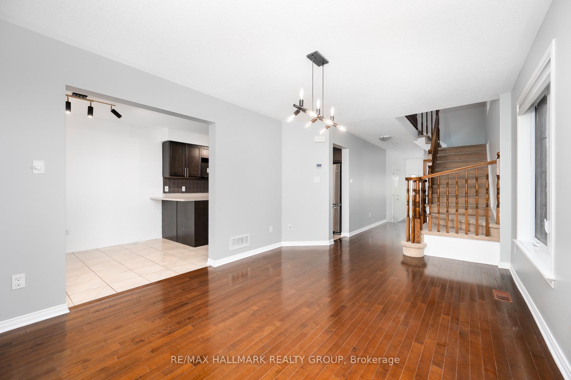 Photo 6 of 306 Tabaret Street, Ottawa, Kanata - Emerald Meadows/Trailwest — HOMEH