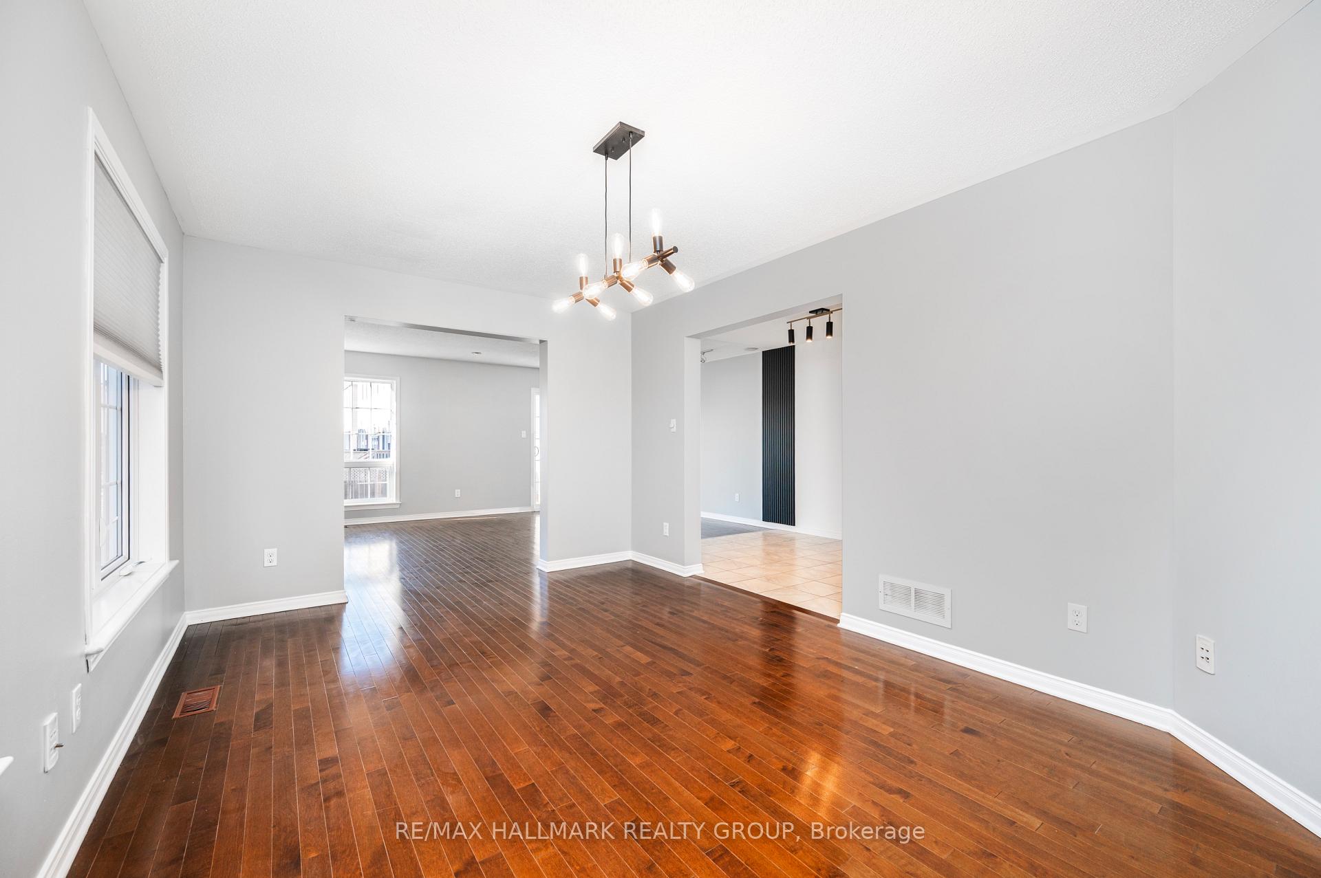 Photo 8 of 306 Tabaret Street, Ottawa, Kanata - Emerald Meadows/Trailwest — HOMEH