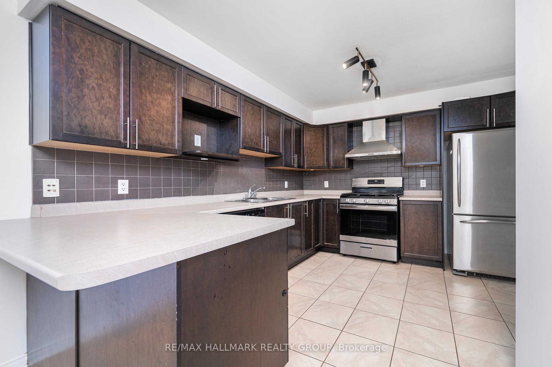 Photo 14 of 306 Tabaret Street, Ottawa, Kanata - Emerald Meadows/Trailwest — HOMEH