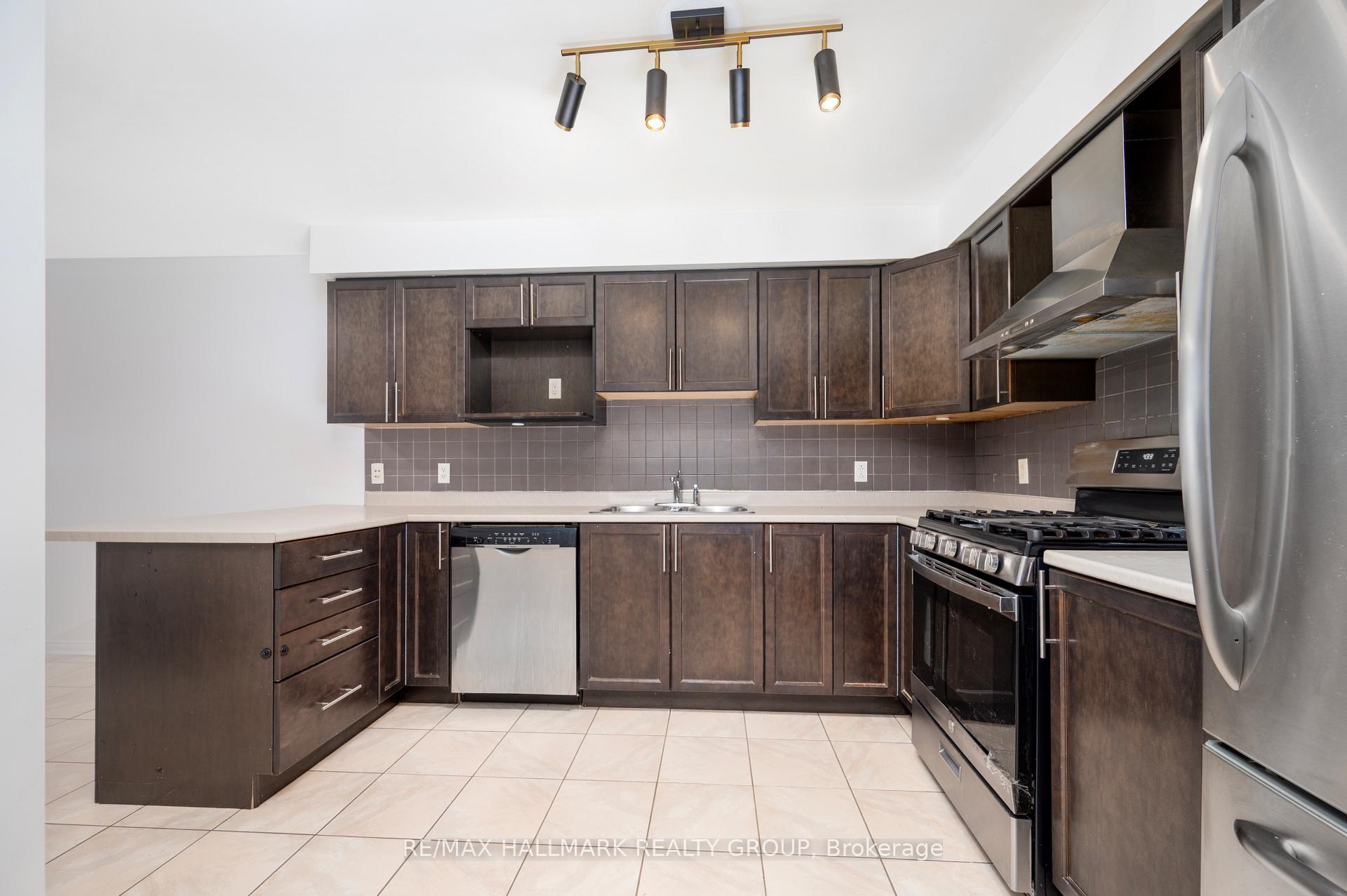 Photo 15 of 306 Tabaret Street, Ottawa, Kanata - Emerald Meadows/Trailwest — HOMEH