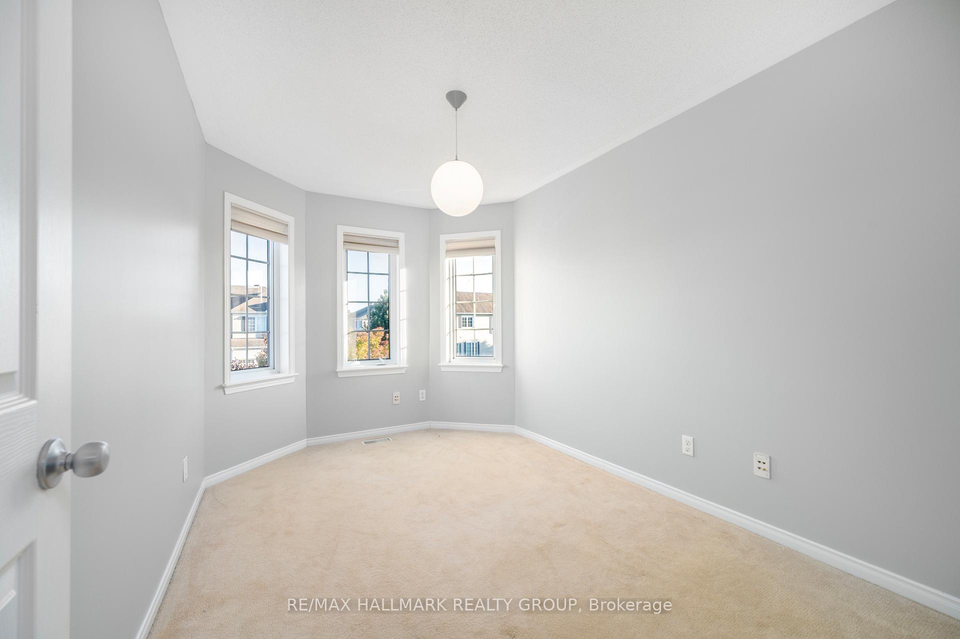 Photo 28 of 306 Tabaret Street, Ottawa, Kanata - Emerald Meadows/Trailwest — HOMEH