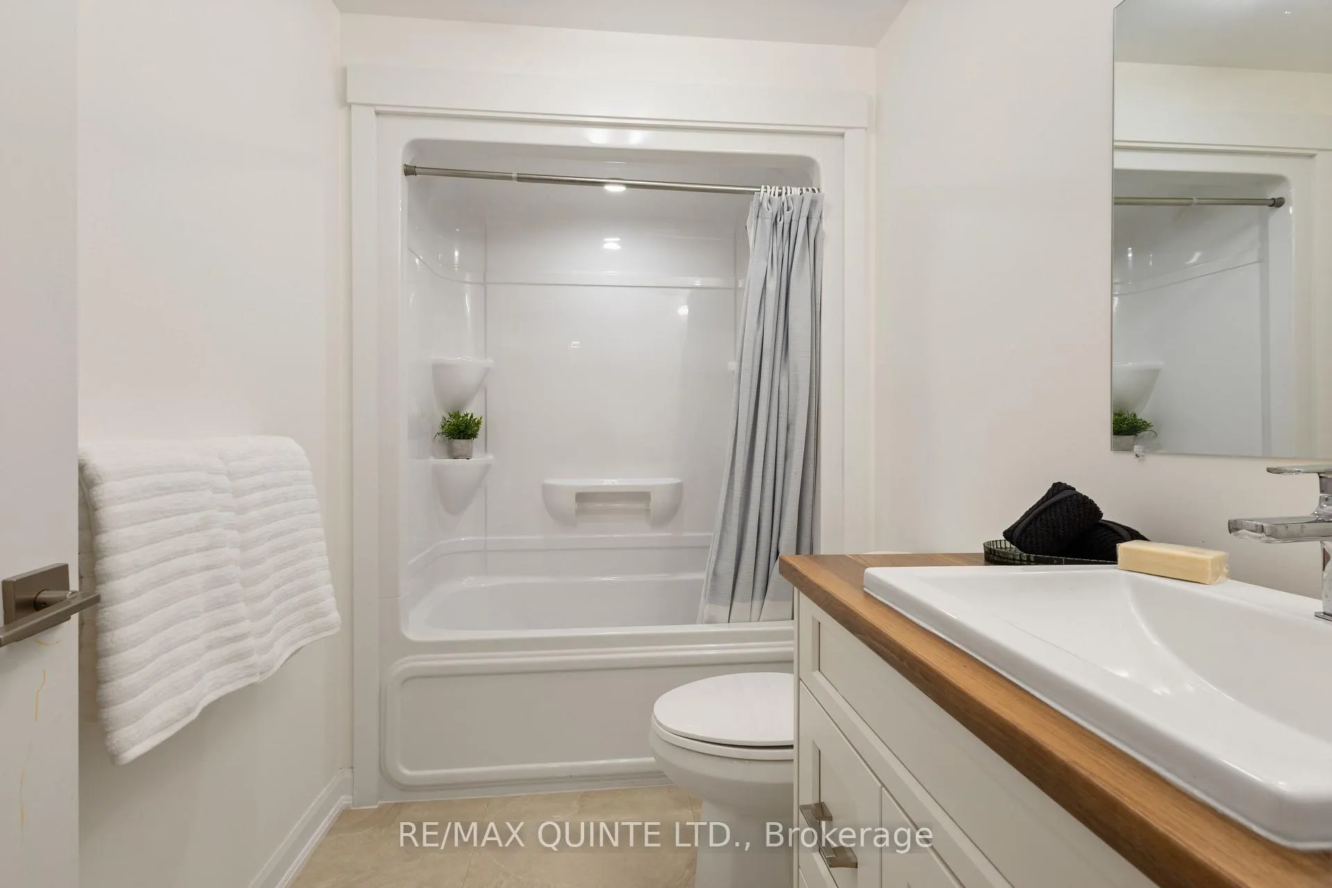 Photo 47 of 84 Dewal Place, Belleville, Belleville Ward — HOMEH