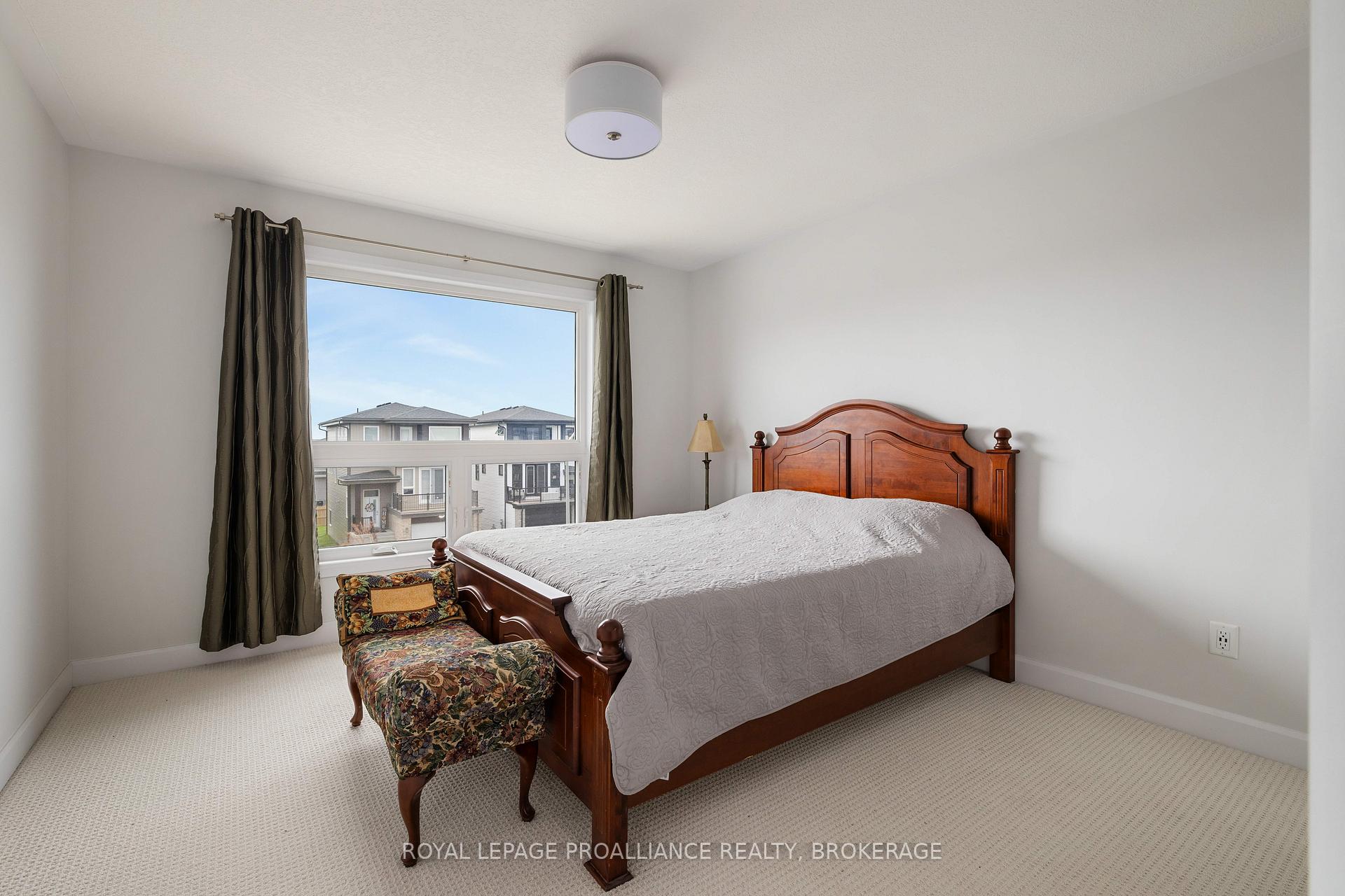 Photo 3 of 109 Superior Drive, Loyalist, Amherstview — HOMEH