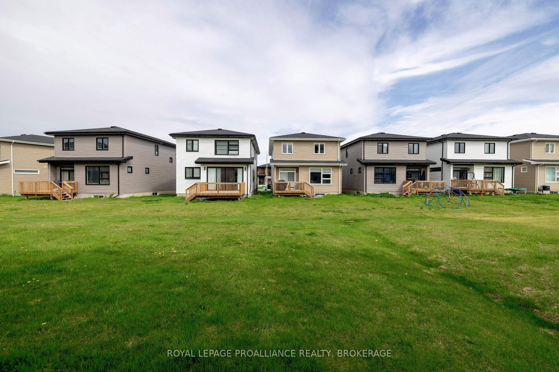 Photo 9 of 109 Superior Drive, Loyalist, Amherstview — HOMEH