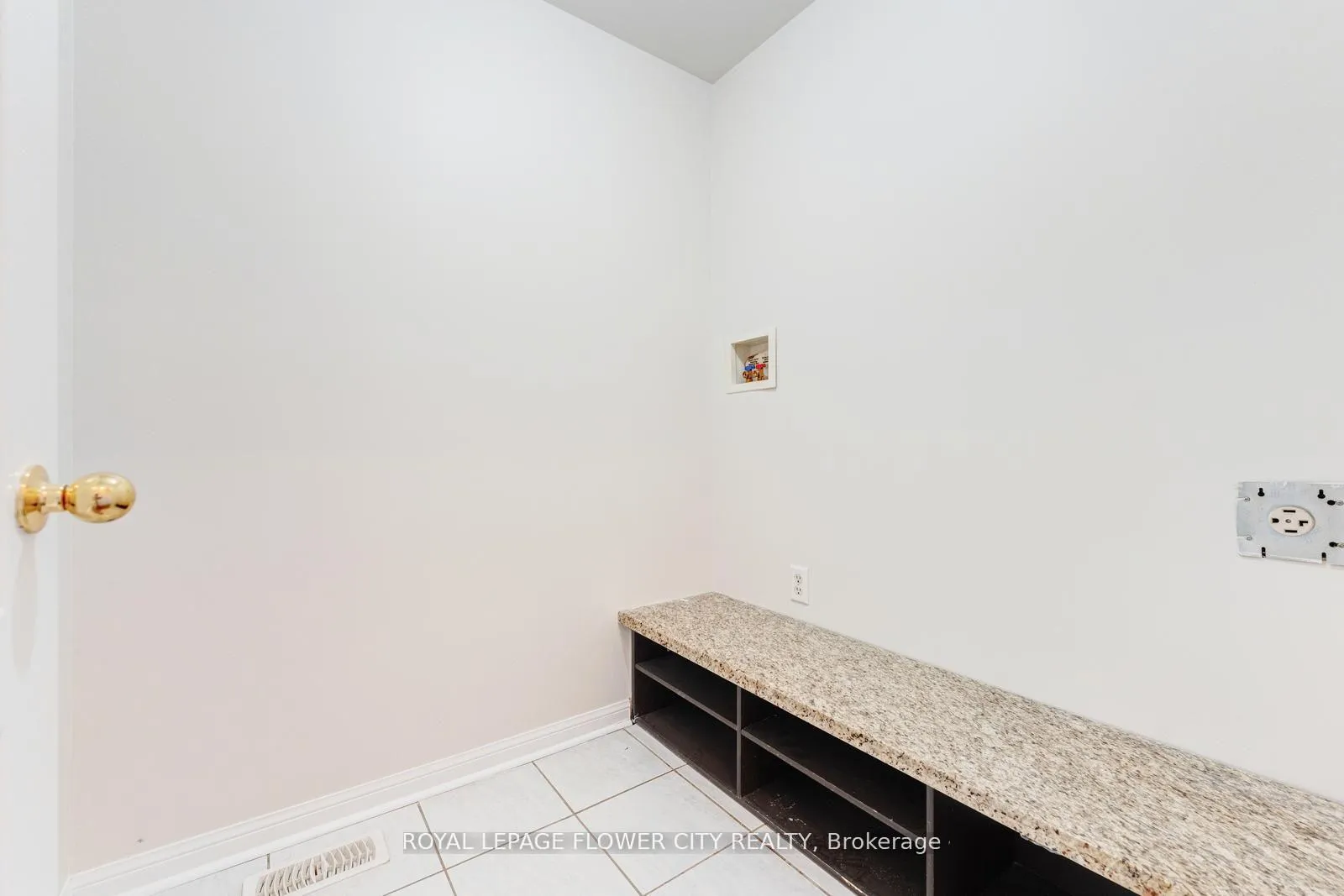Photo 39 of 80 Dwyer Drive, Brampton, Gore Industrial North — HOMEH