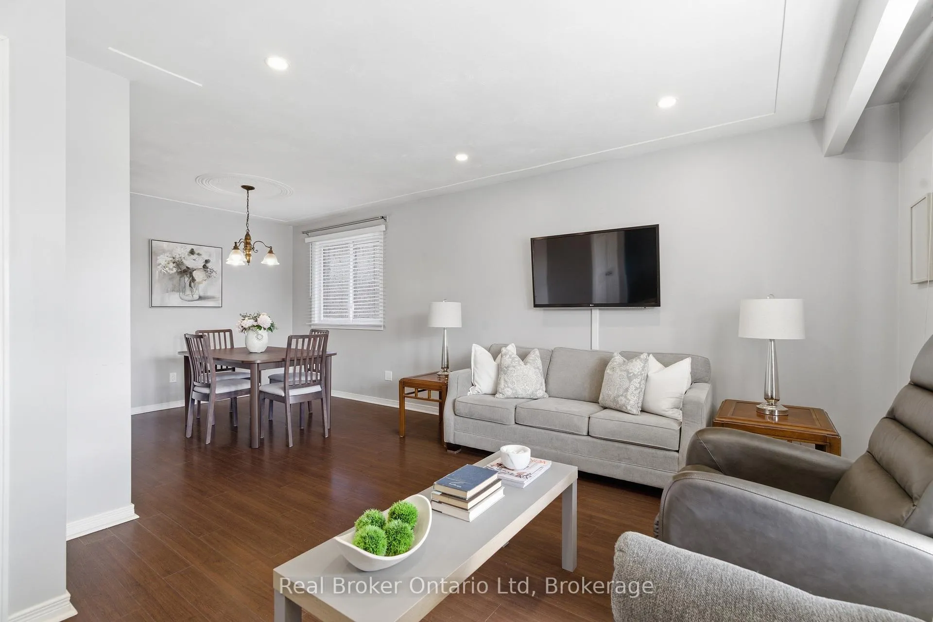 Photo 3 of 10 Brookside Crescent, Kitchener, Forest Heights — HOMEH