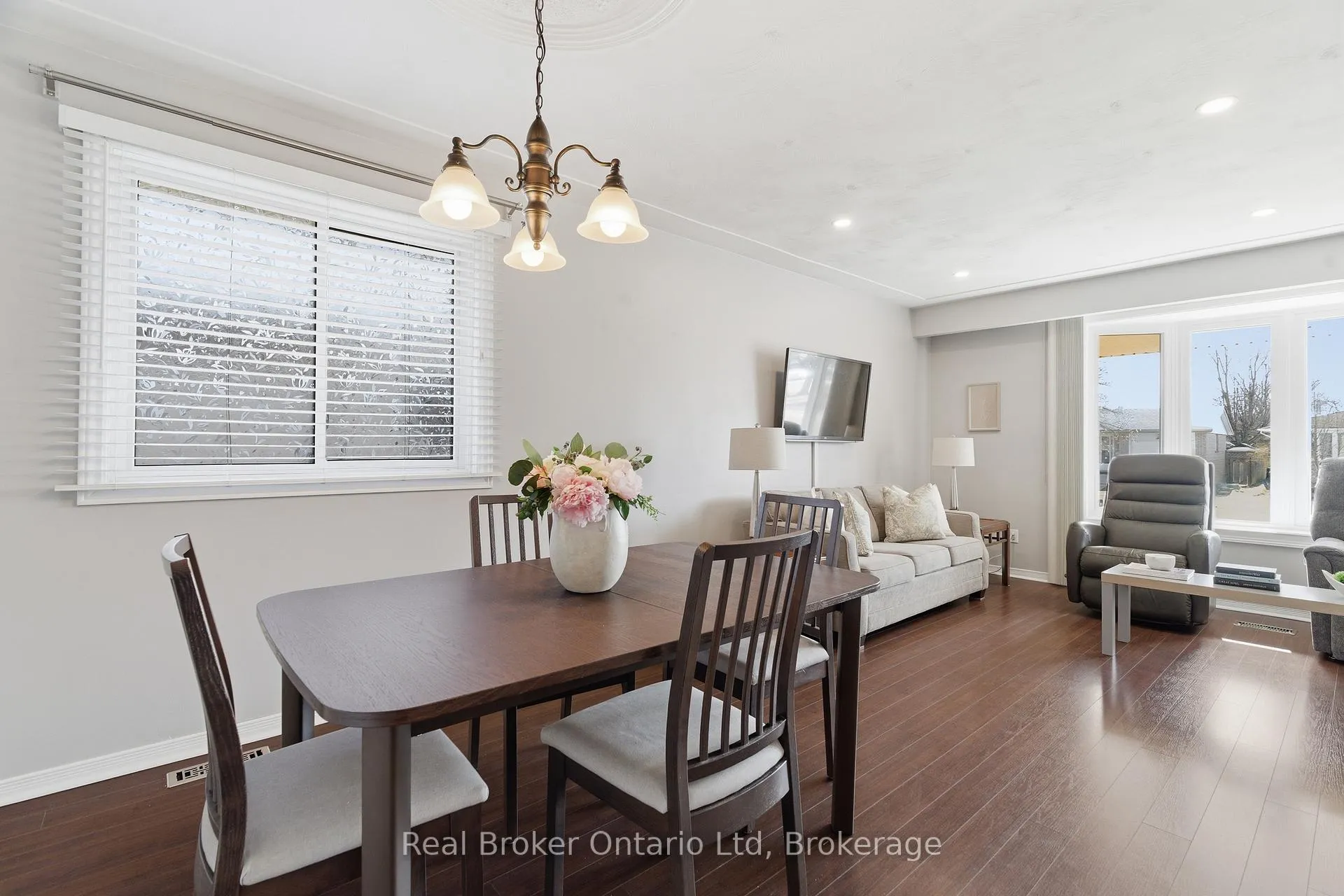 Photo 5 of 10 Brookside Crescent, Kitchener, Forest Heights — HOMEH