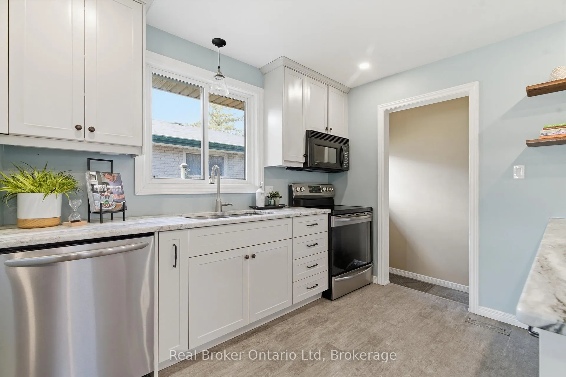 Photo 6 of 10 Brookside Crescent, Kitchener, Forest Heights — HOMEH