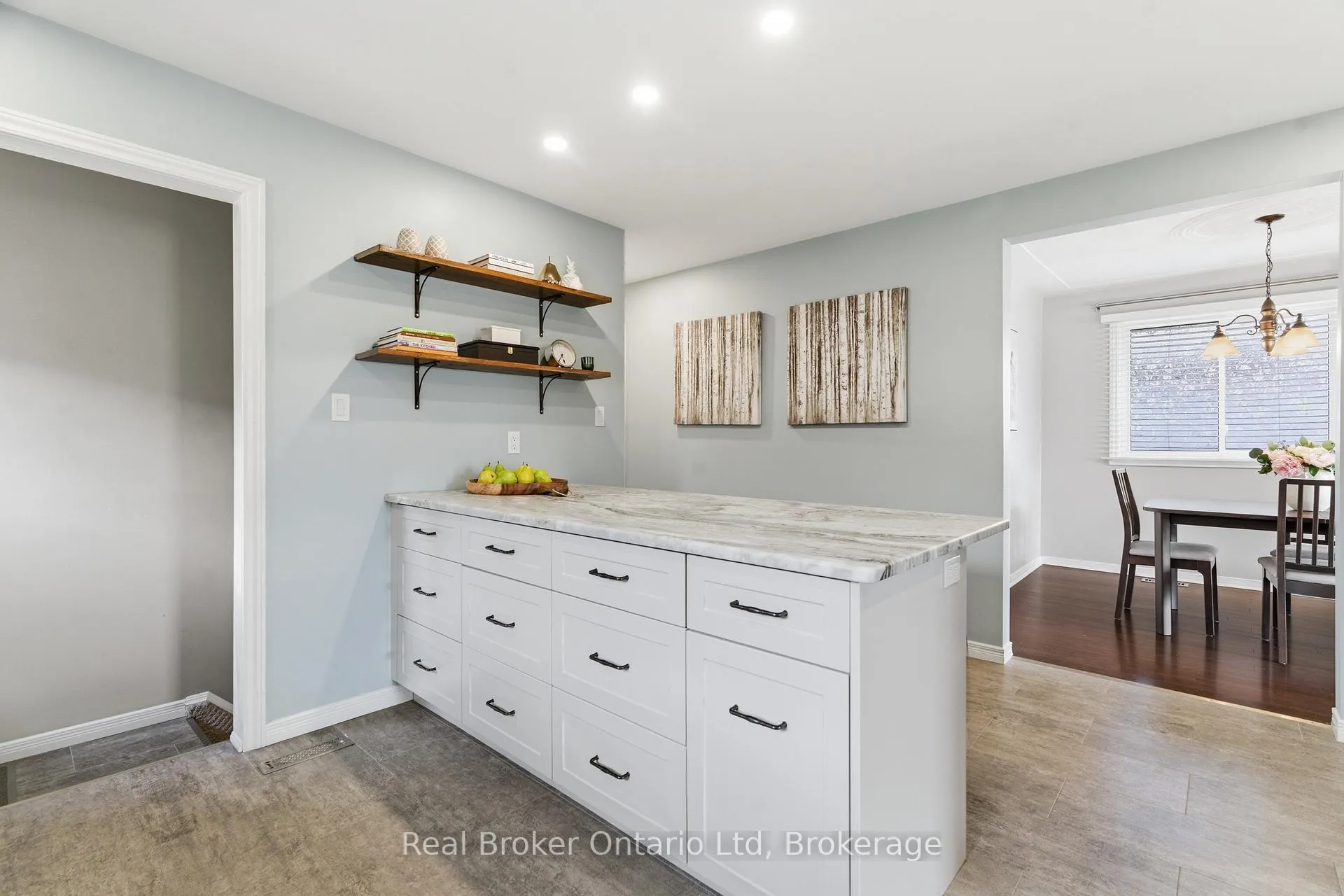 Photo 7 of 10 Brookside Crescent, Kitchener, Forest Heights — HOMEH