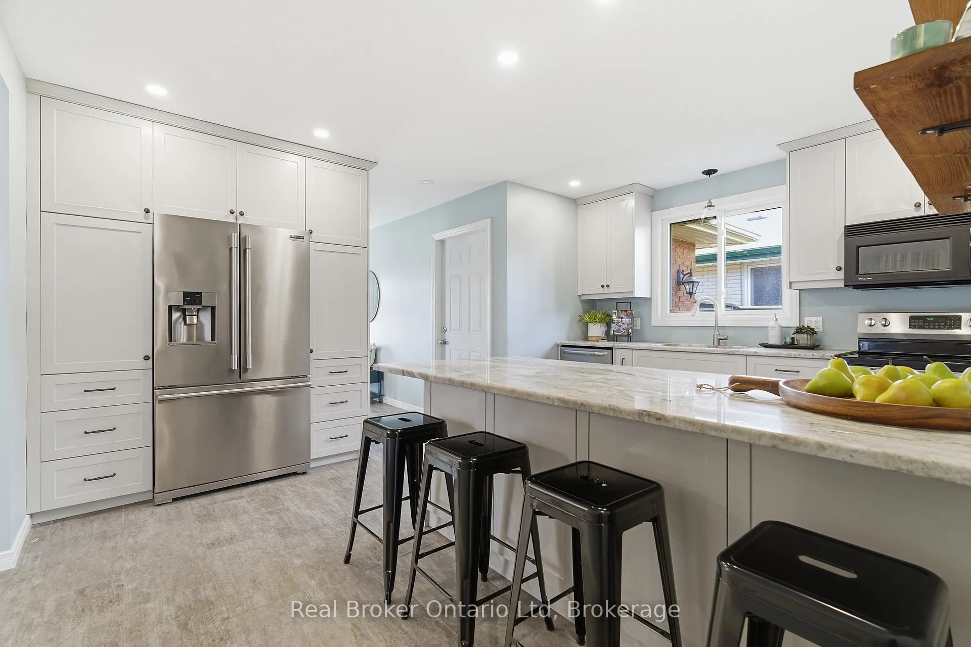Photo 8 of 10 Brookside Crescent, Kitchener, Forest Heights — HOMEH