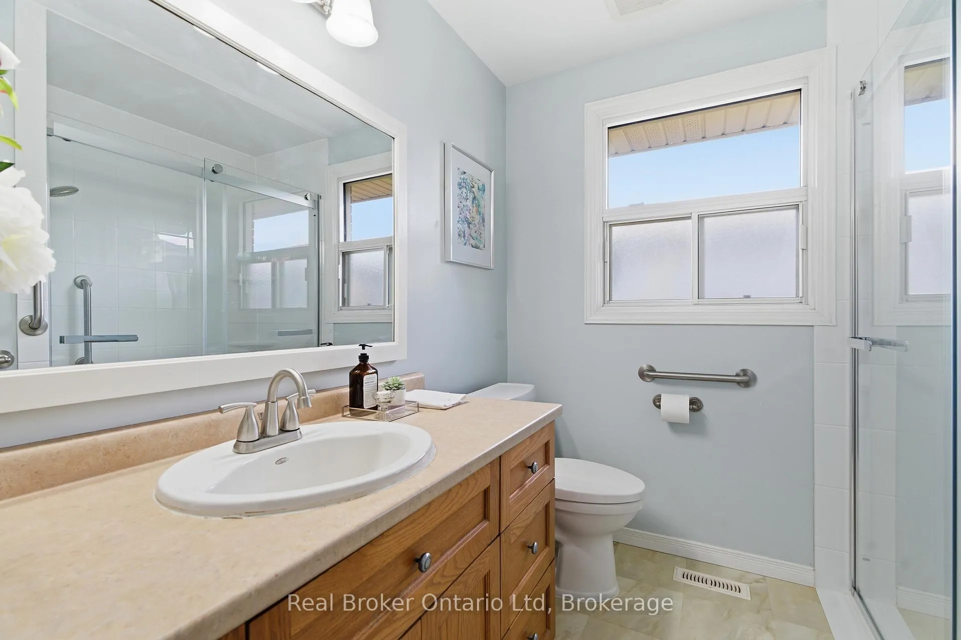 Photo 13 of 10 Brookside Crescent, Kitchener, Forest Heights — HOMEH