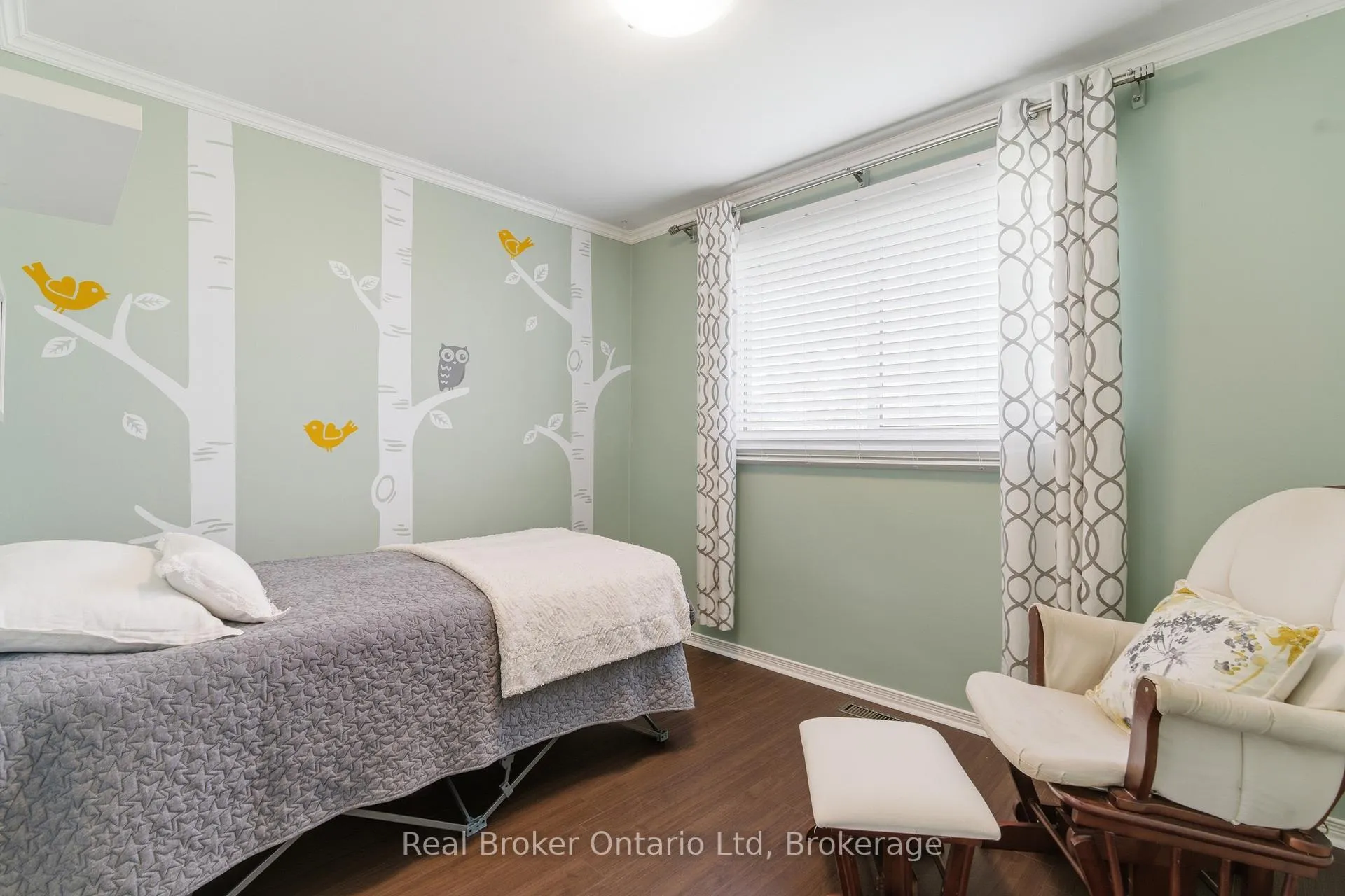 Photo 14 of 10 Brookside Crescent, Kitchener, Forest Heights — HOMEH