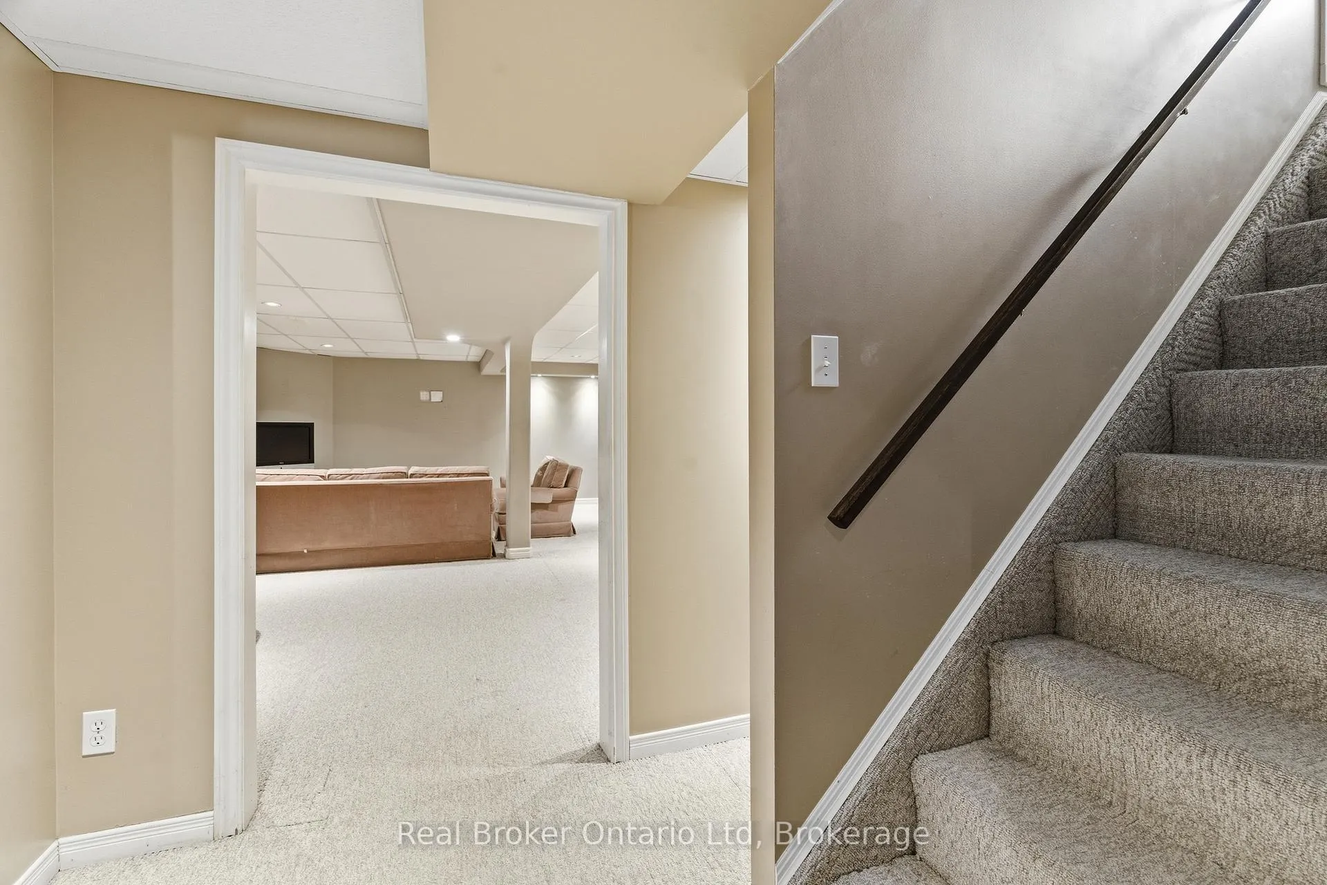 Photo 16 of 10 Brookside Crescent, Kitchener, Forest Heights — HOMEH