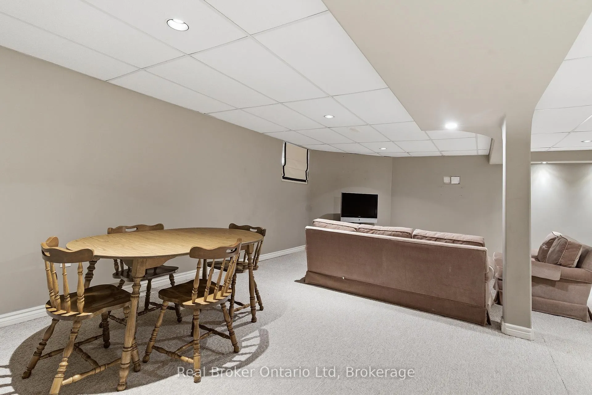 Photo 17 of 10 Brookside Crescent, Kitchener, Forest Heights — HOMEH