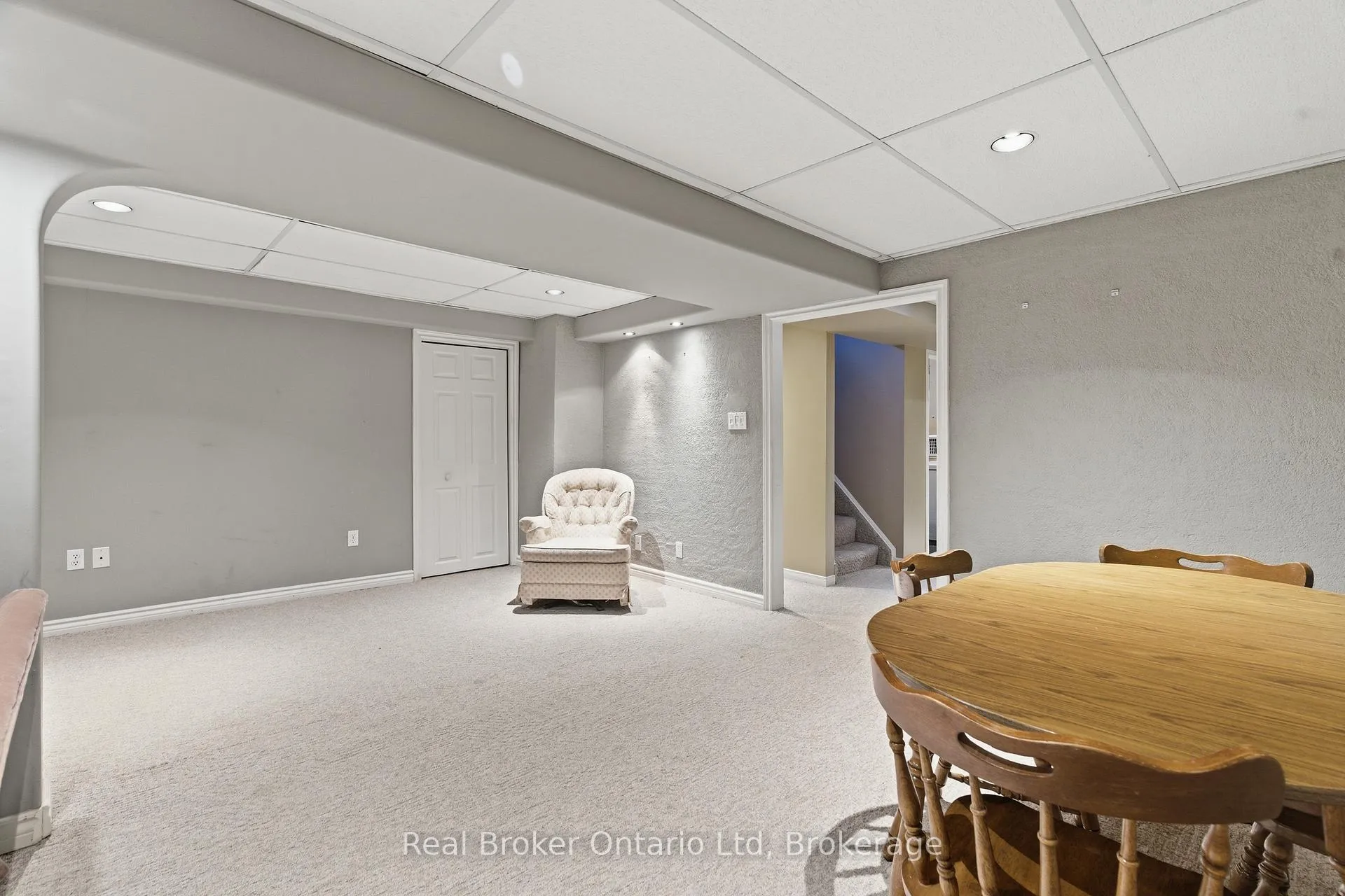 Photo 18 of 10 Brookside Crescent, Kitchener, Forest Heights — HOMEH