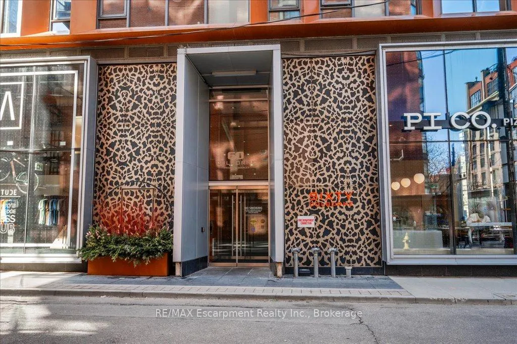 Photo 2 of Unit 802, 60 Colborne Street, Toronto, Church-Yonge Corridor — HOMEH