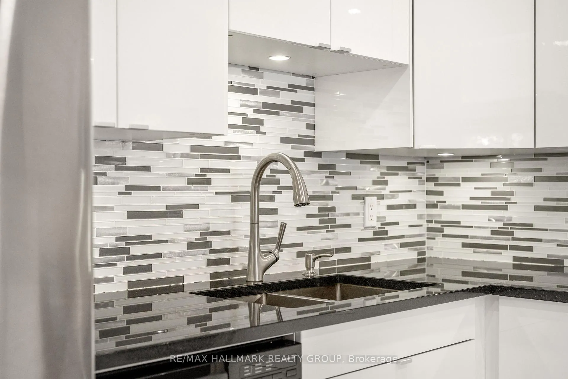 Photo 12 of 14 Wrenwood Crescent, Ottawa, Centrepointe — HOMEH