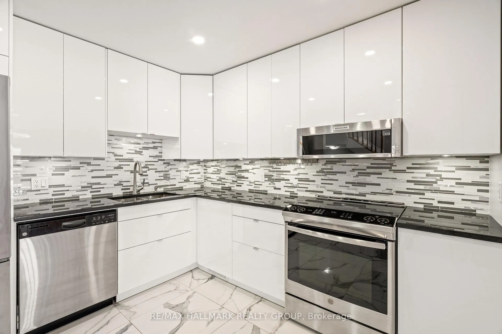 Photo 13 of 14 Wrenwood Crescent, Ottawa, Centrepointe — HOMEH