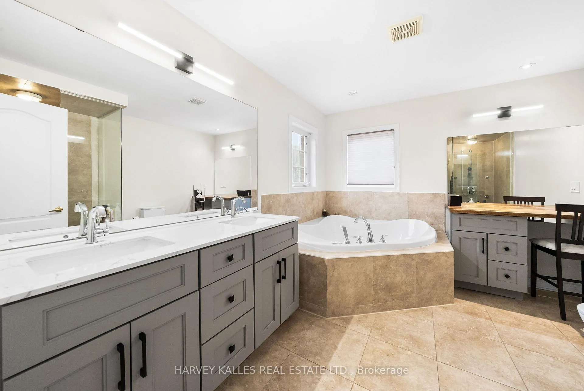Photo 24 of 86 Rockland Crescent, Whitby, Brooklin — HOMEH