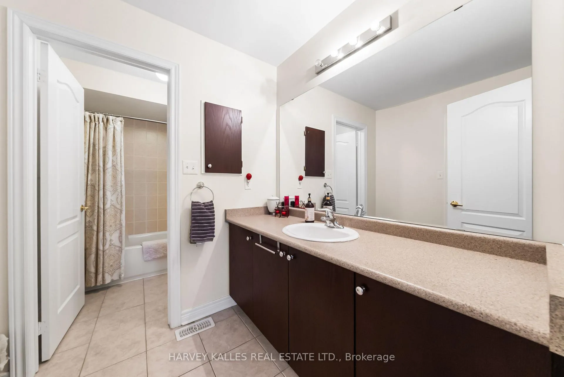 Photo 28 of 86 Rockland Crescent, Whitby, Brooklin — HOMEH