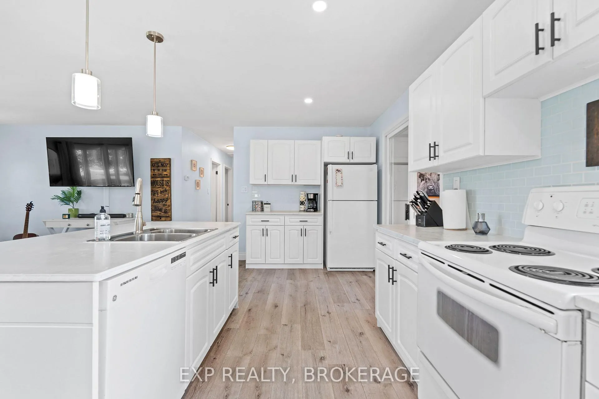 Photo 16 of 912 8TH Line Road, Frontenac Islands, The Islands — HOMEH