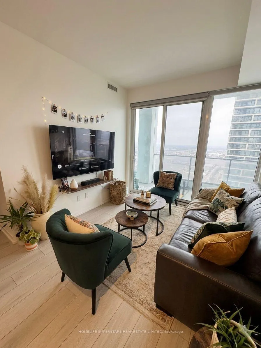 Photo 3 of Unit 3801, 5 Buttermill Avenue, Vaughan, Vaughan Corporate Centre — HOMEH