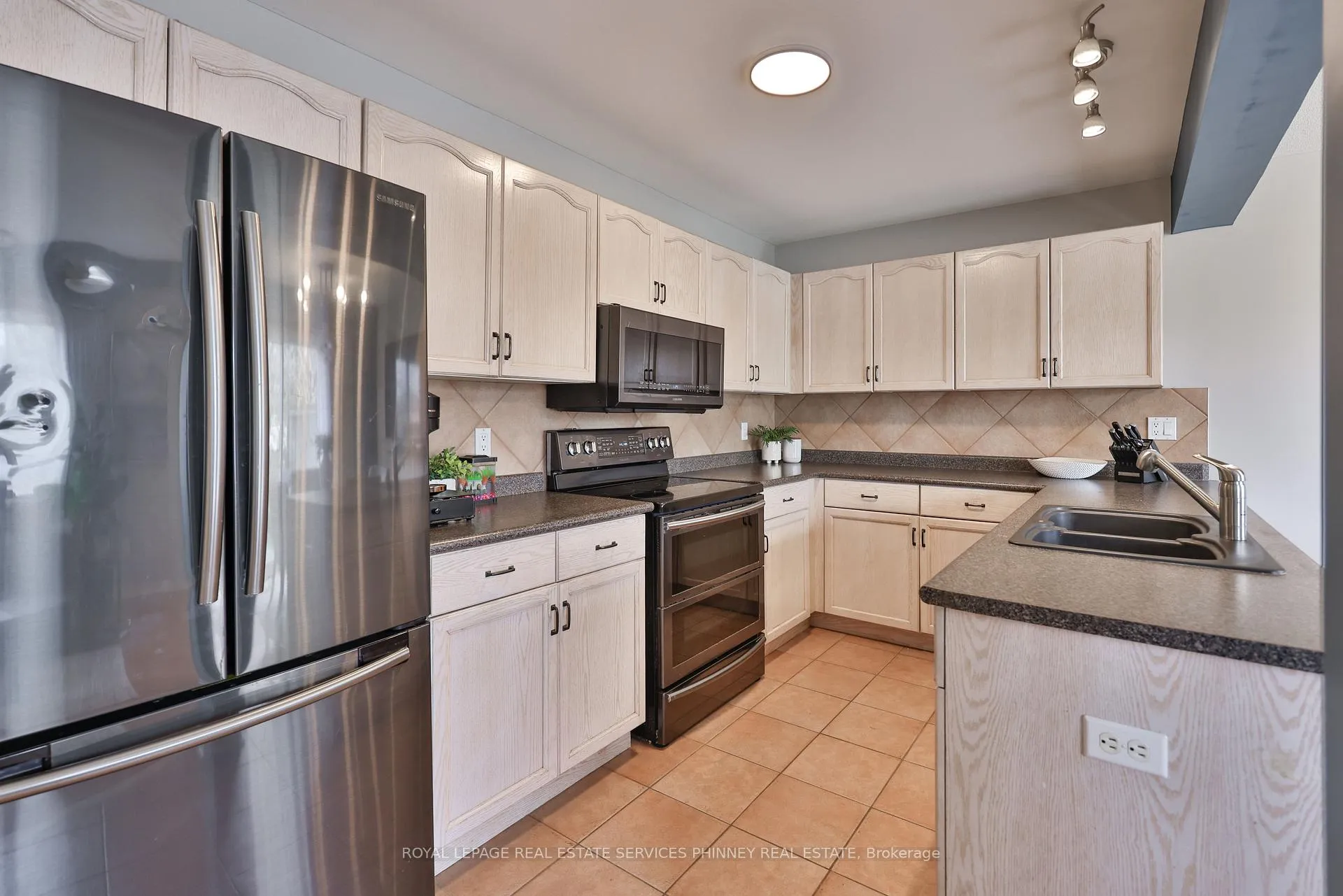 Photo 10 of 5117 St. George's Drive, Lincoln, Beamsville — HOMEH