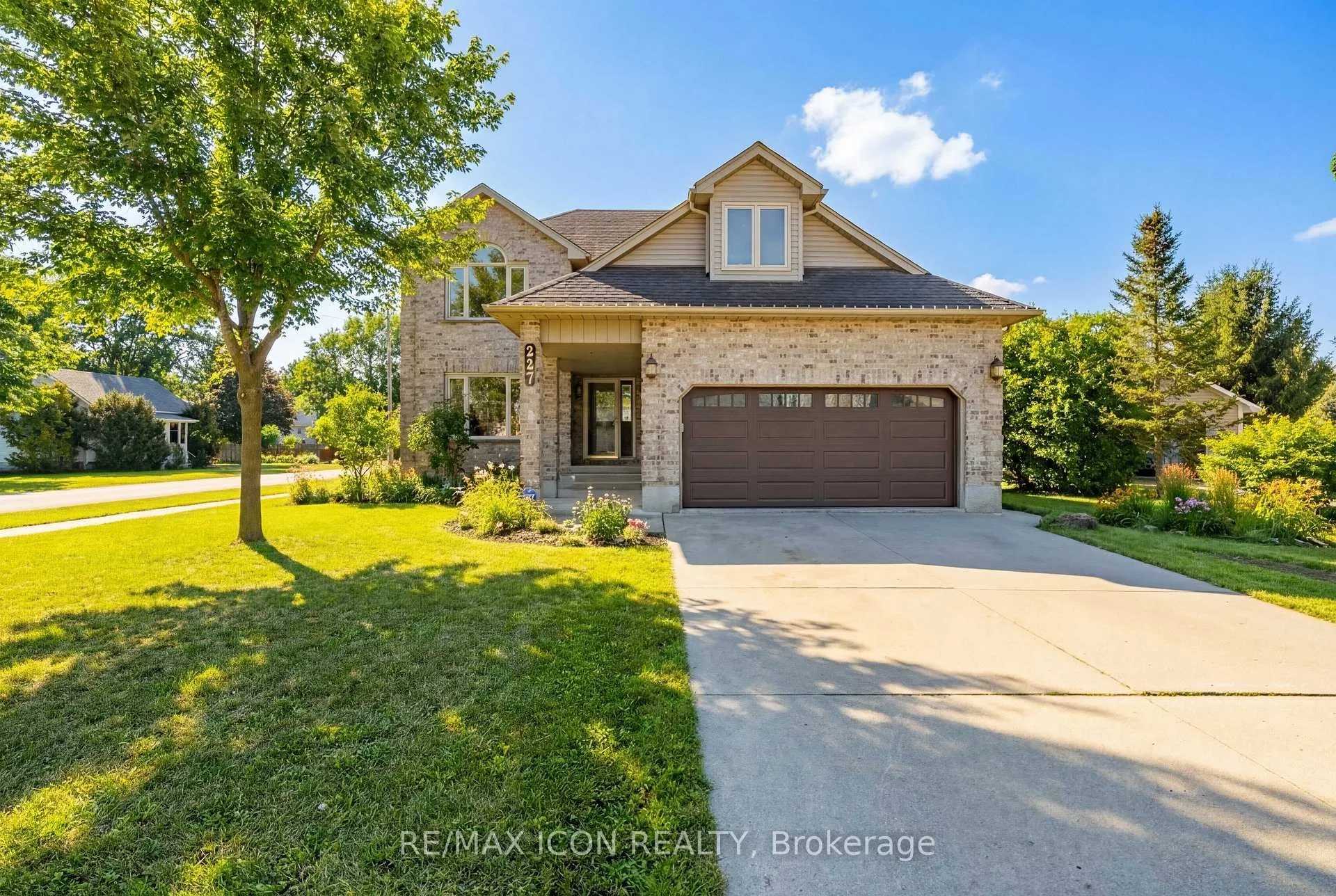 Photo 1 of 227 William Street E, North Middlesex, Parkhill — HOMEH