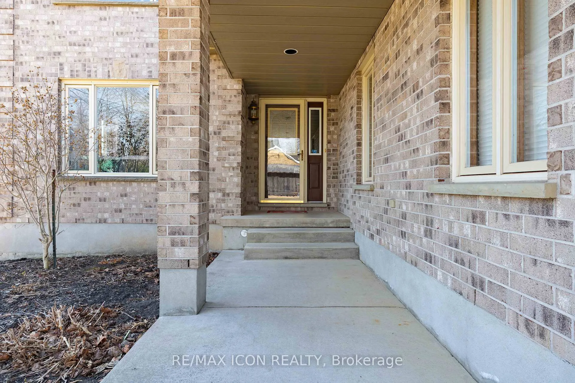 Photo 3 of 227 William Street E, North Middlesex, Parkhill — HOMEH