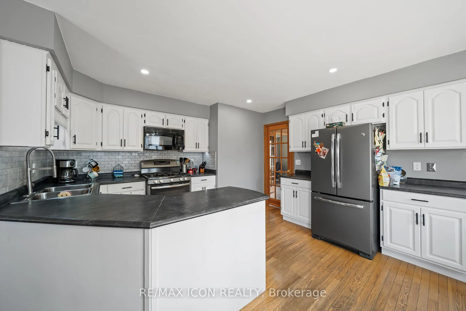 Photo 7 of 227 William Street E, North Middlesex, Parkhill — HOMEH