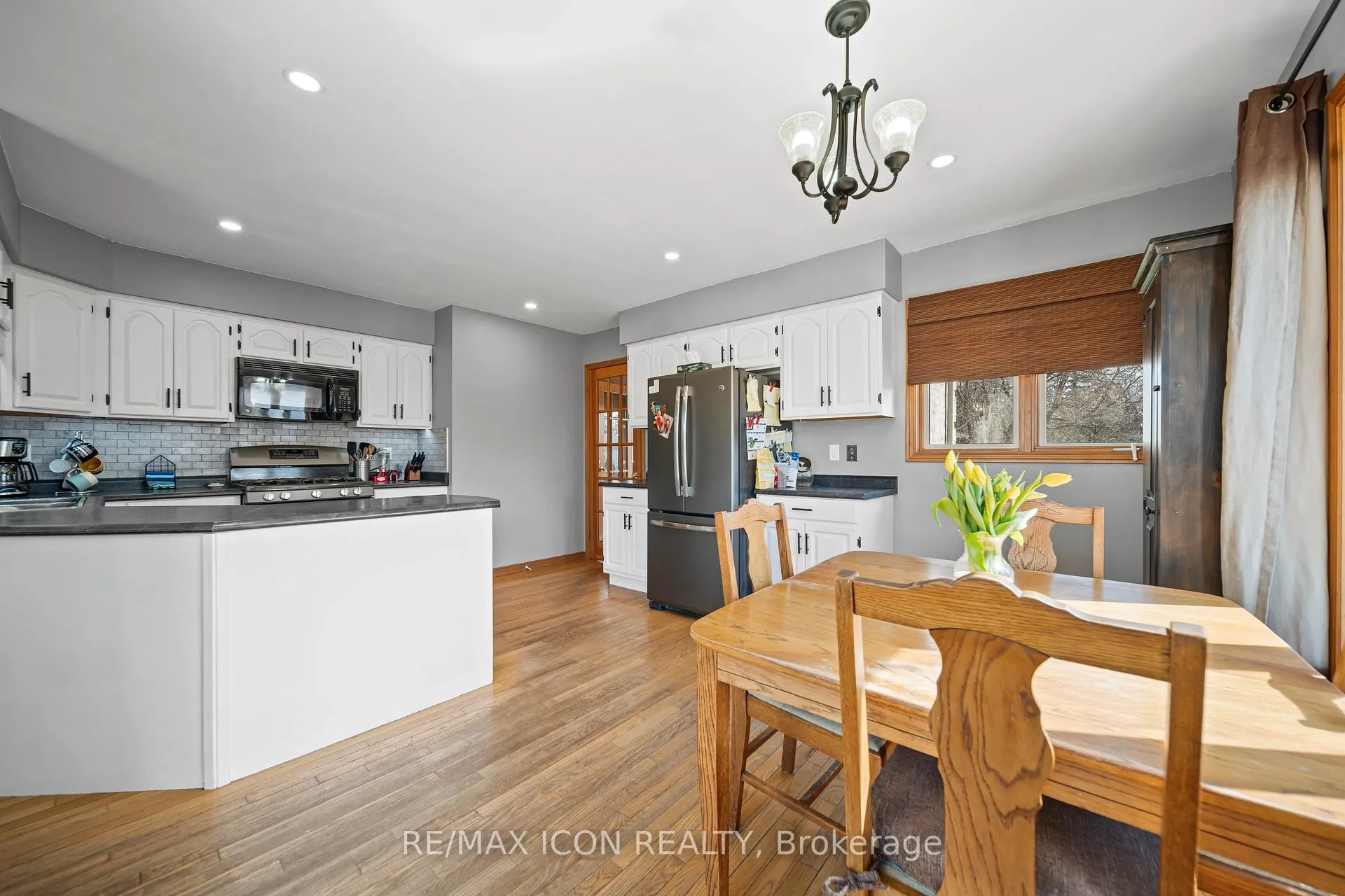 Photo 9 of 227 William Street E, North Middlesex, Parkhill — HOMEH
