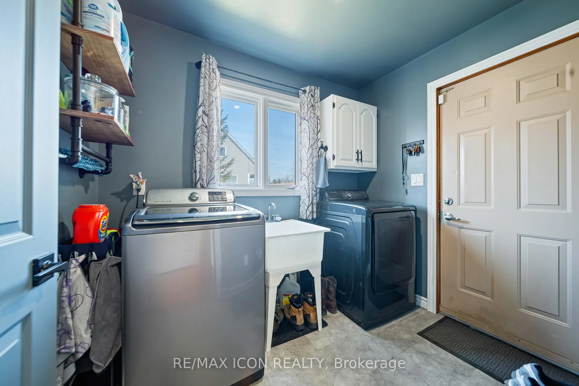 Photo 12 of 227 William Street E, North Middlesex, Parkhill — HOMEH